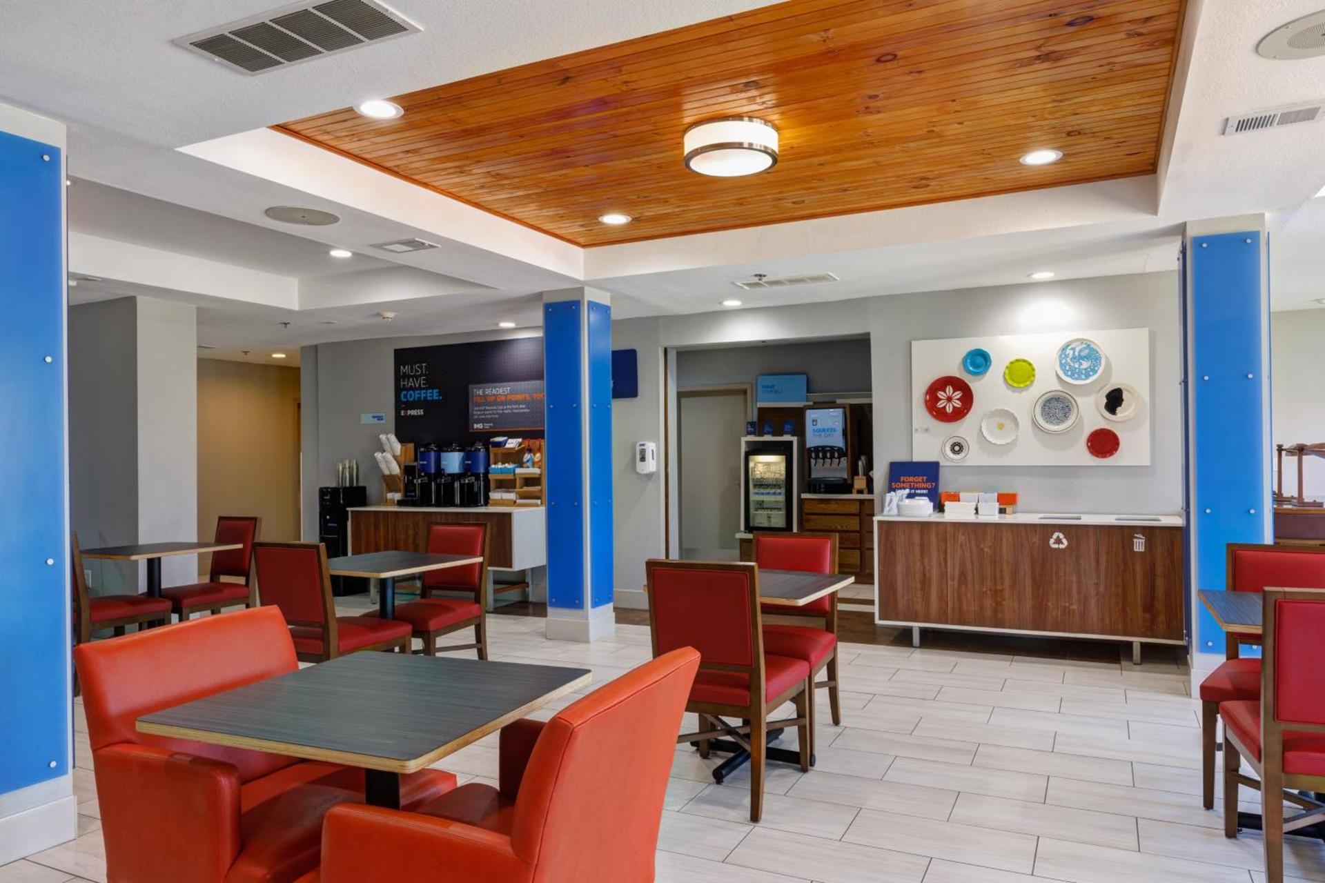 Holiday Inn Express & Suites Shelbyville Indianapolis by IHG photo 45