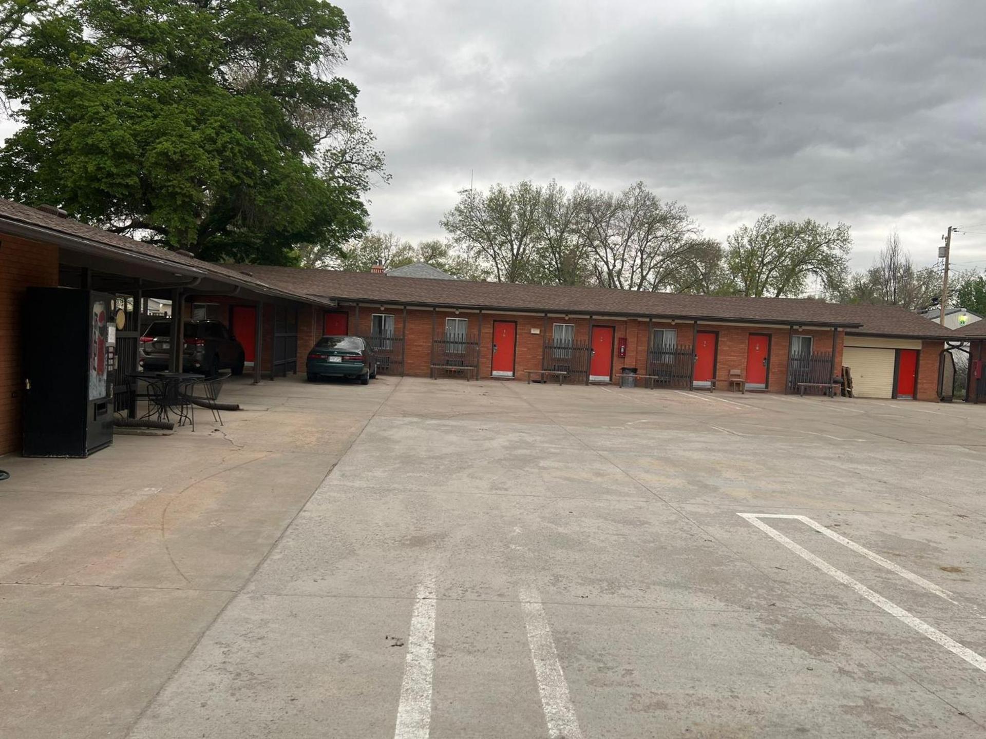 Central Motel photo 2