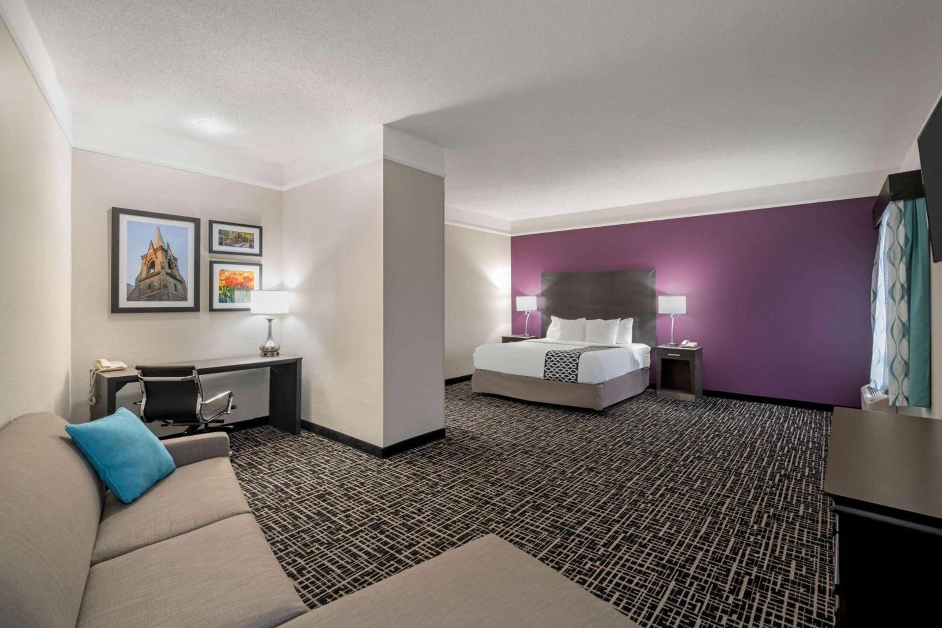 La Quinta by Wyndham Latham Albany Airport photo 8