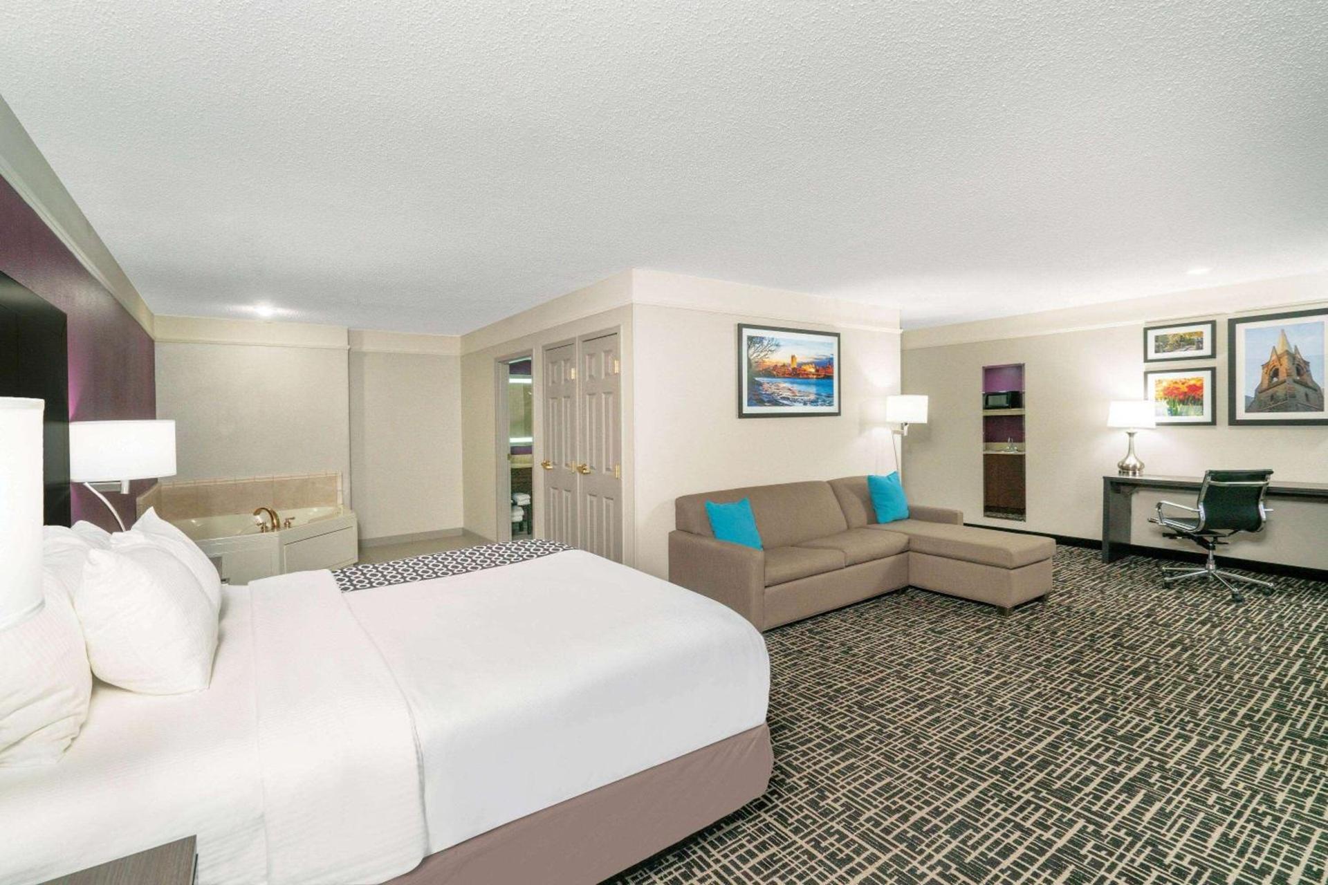 La Quinta by Wyndham Latham Albany Airport photo 18