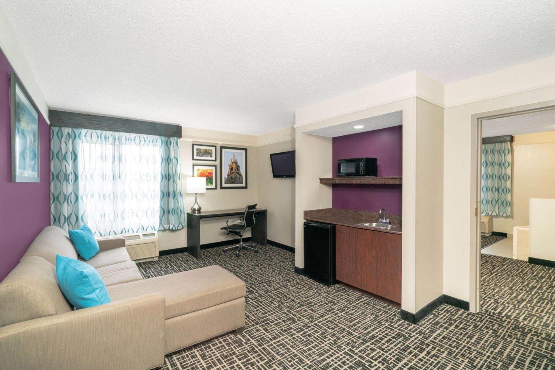 La Quinta by Wyndham Latham Albany Airport photo 20