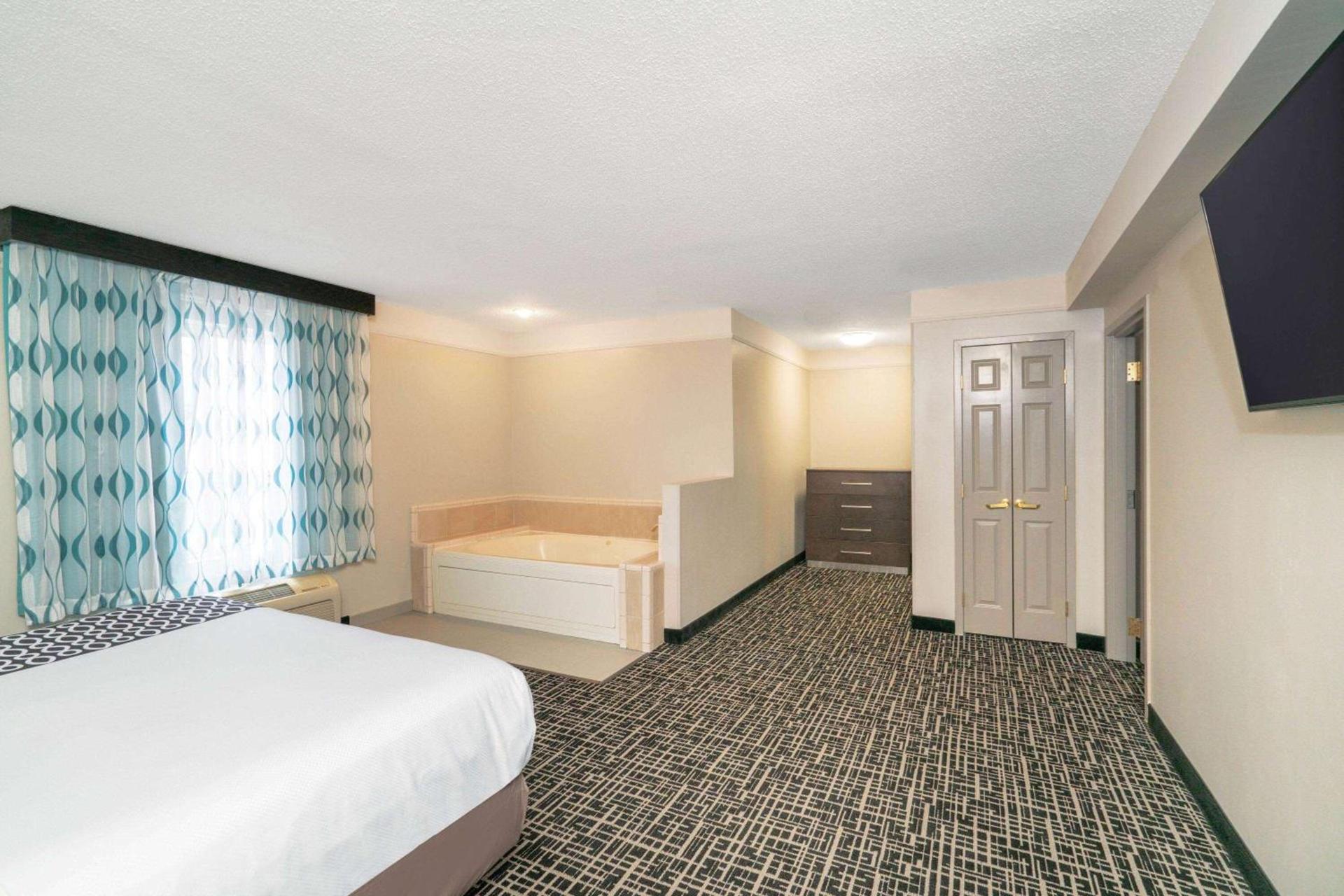 La Quinta by Wyndham Latham Albany Airport photo 23