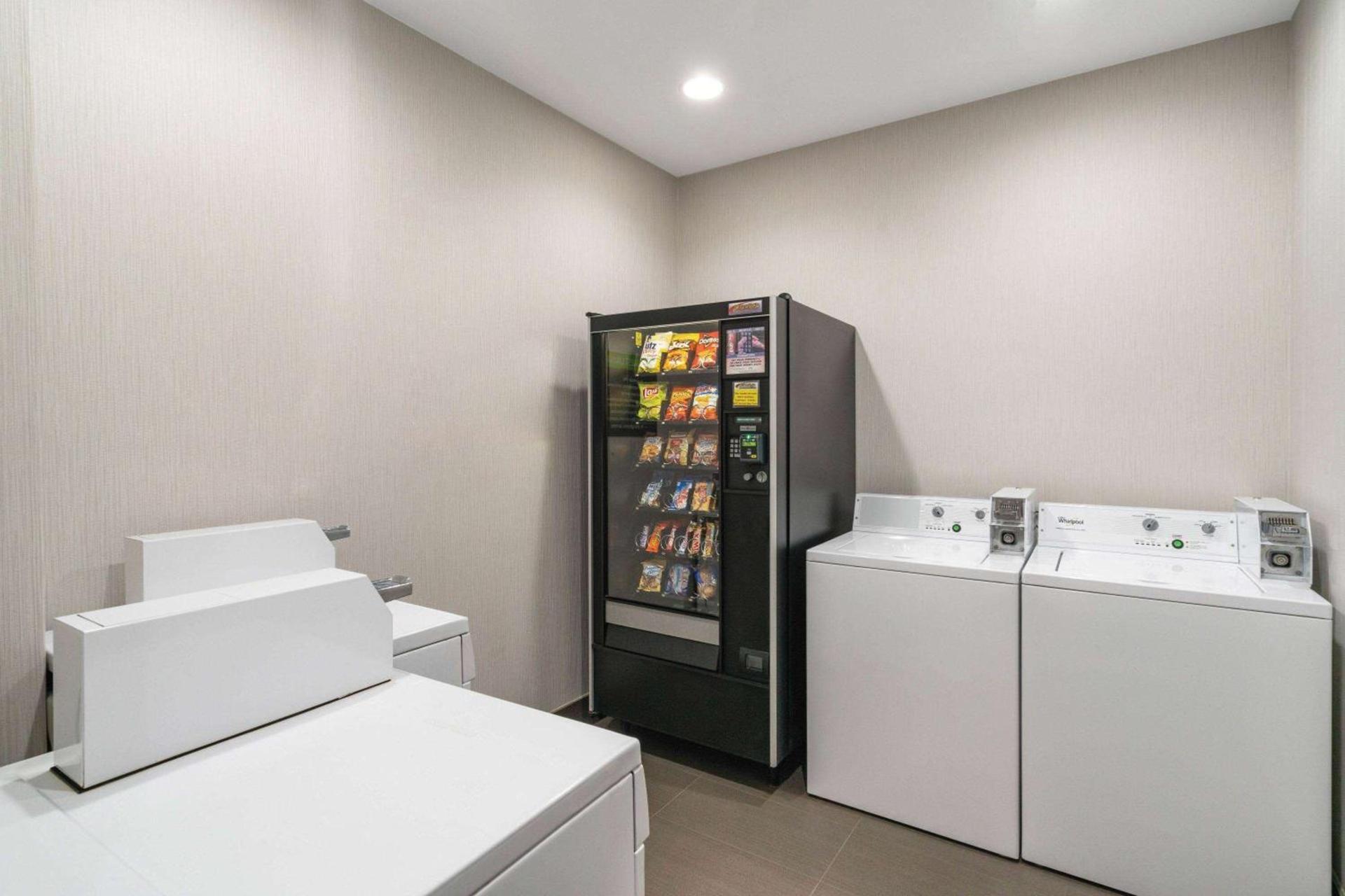 La Quinta by Wyndham Latham Albany Airport photo 30