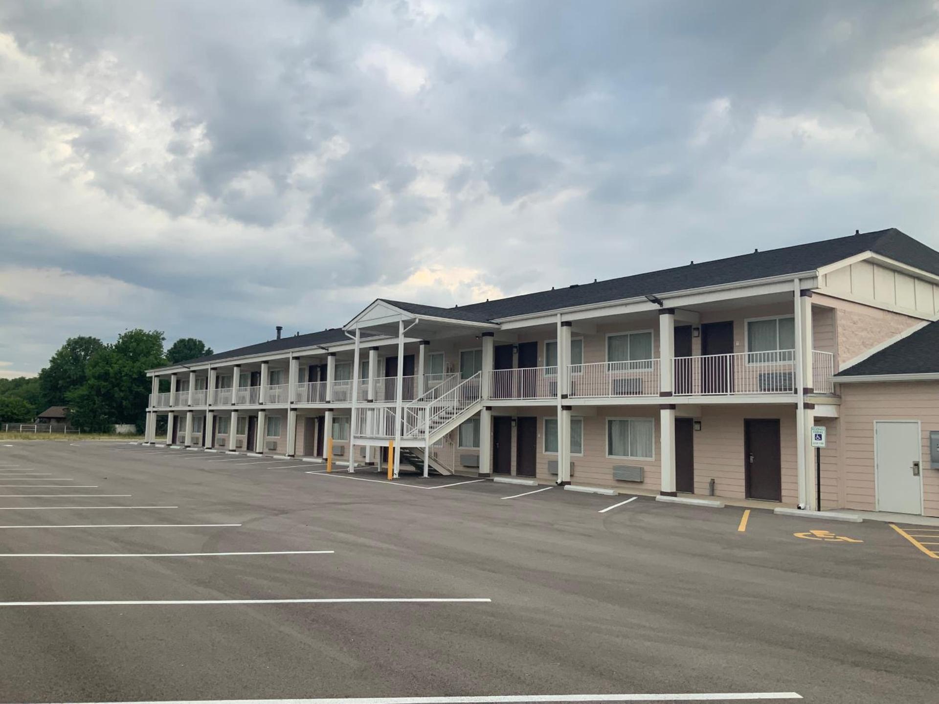 Days Inn by Wyndham Troy IL photo 18