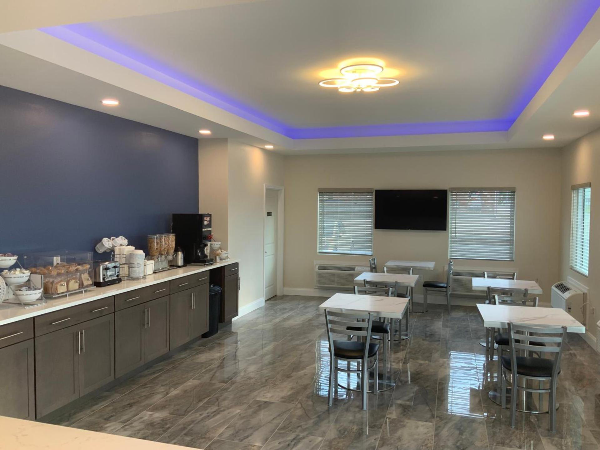 Days Inn by Wyndham Troy IL photo 19