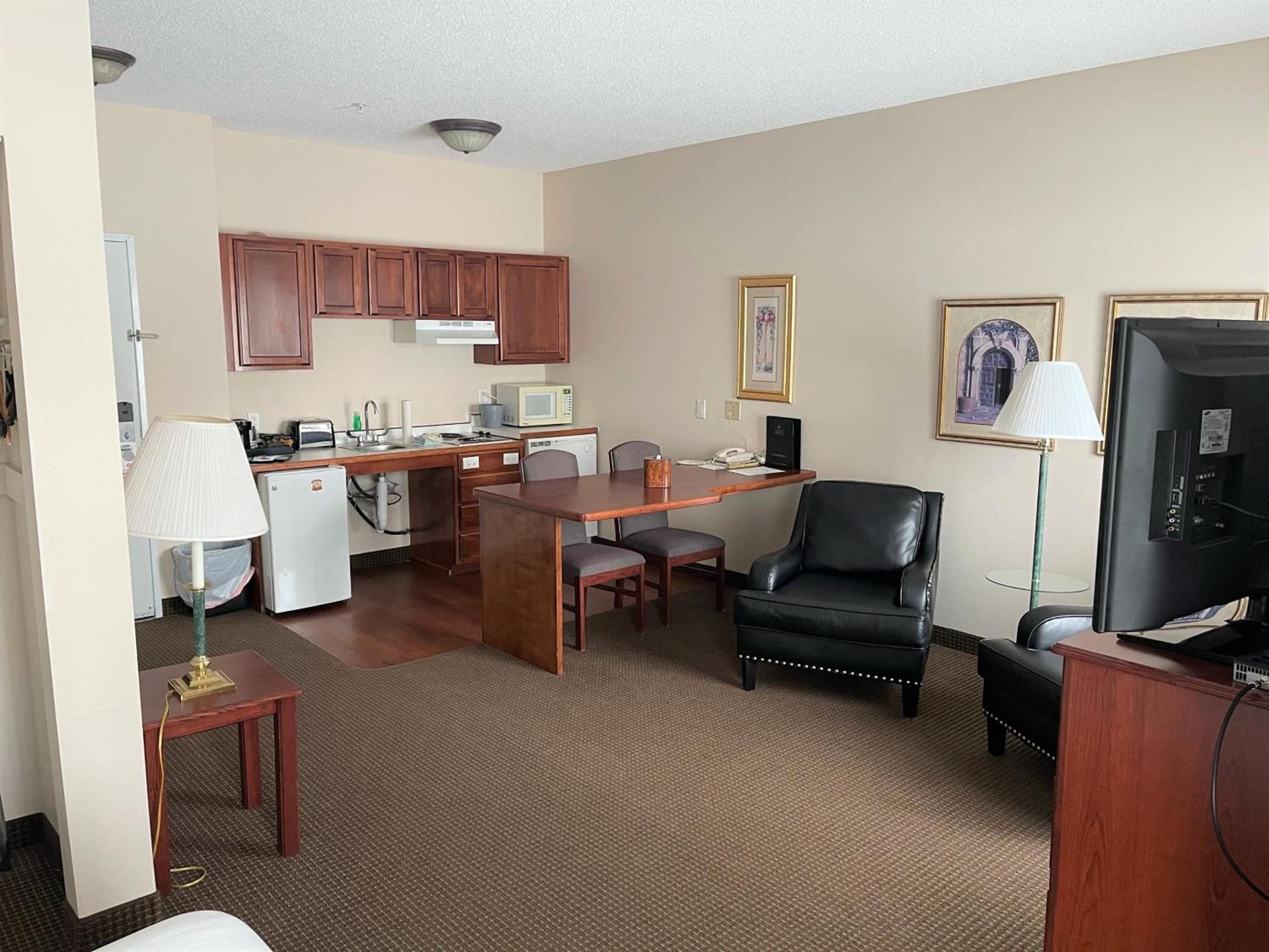 River Hills Hotel- Mankato photo 18