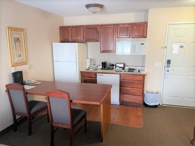 River Hills Hotel- Mankato photo 21