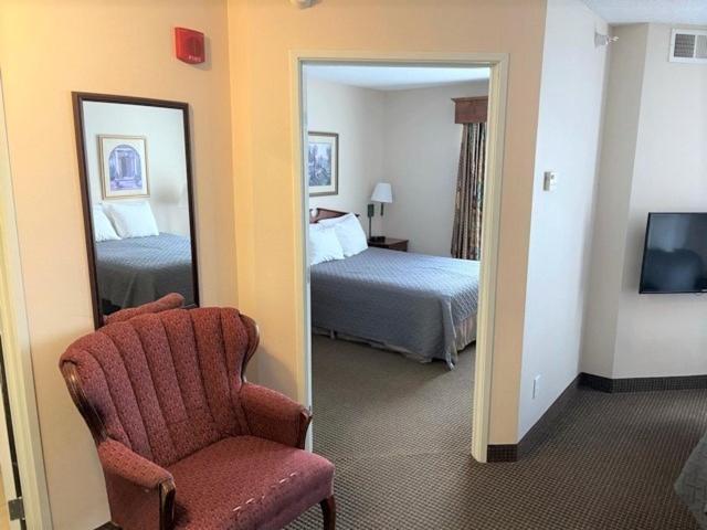 River Hills Hotel- Mankato photo 20