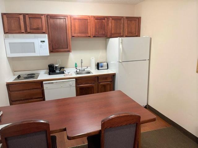River Hills Hotel- Mankato photo 23