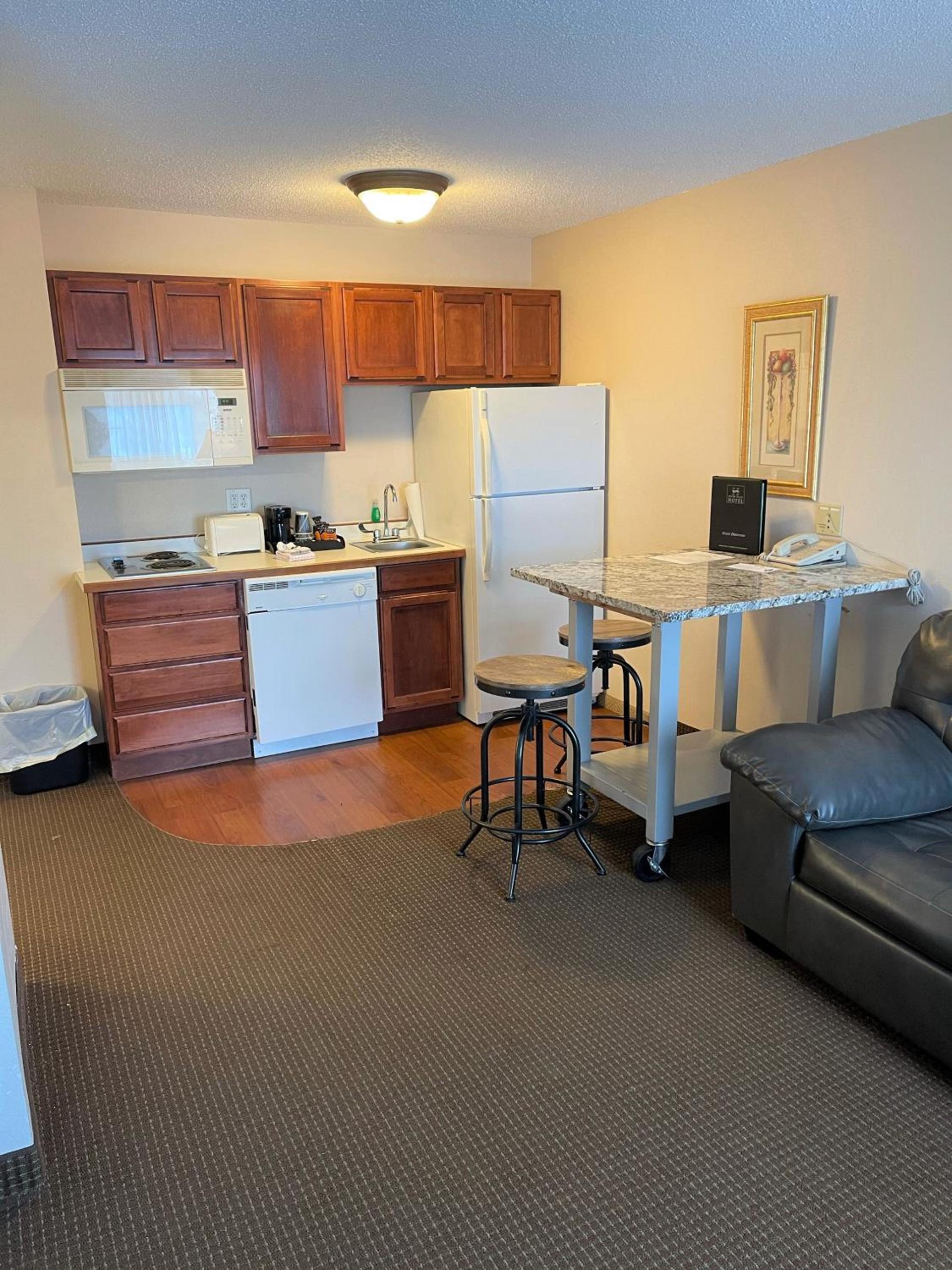 River Hills Hotel- Mankato photo 30