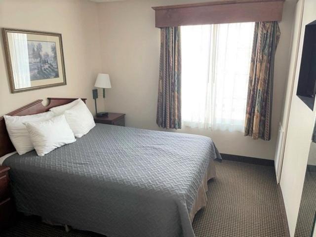 River Hills Hotel- Mankato photo 40