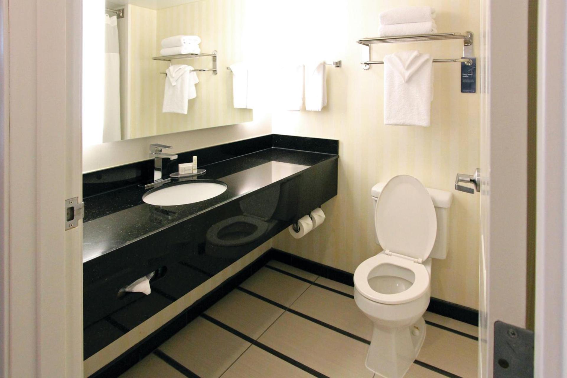 Fairfield Inn & Suites by Marriott Charleston Airport/Convention Center photo 3
