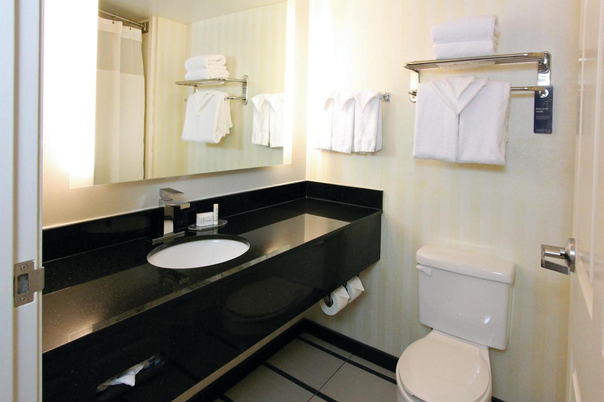 Fairfield Inn & Suites by Marriott Charleston Airport/Convention Center photo 6