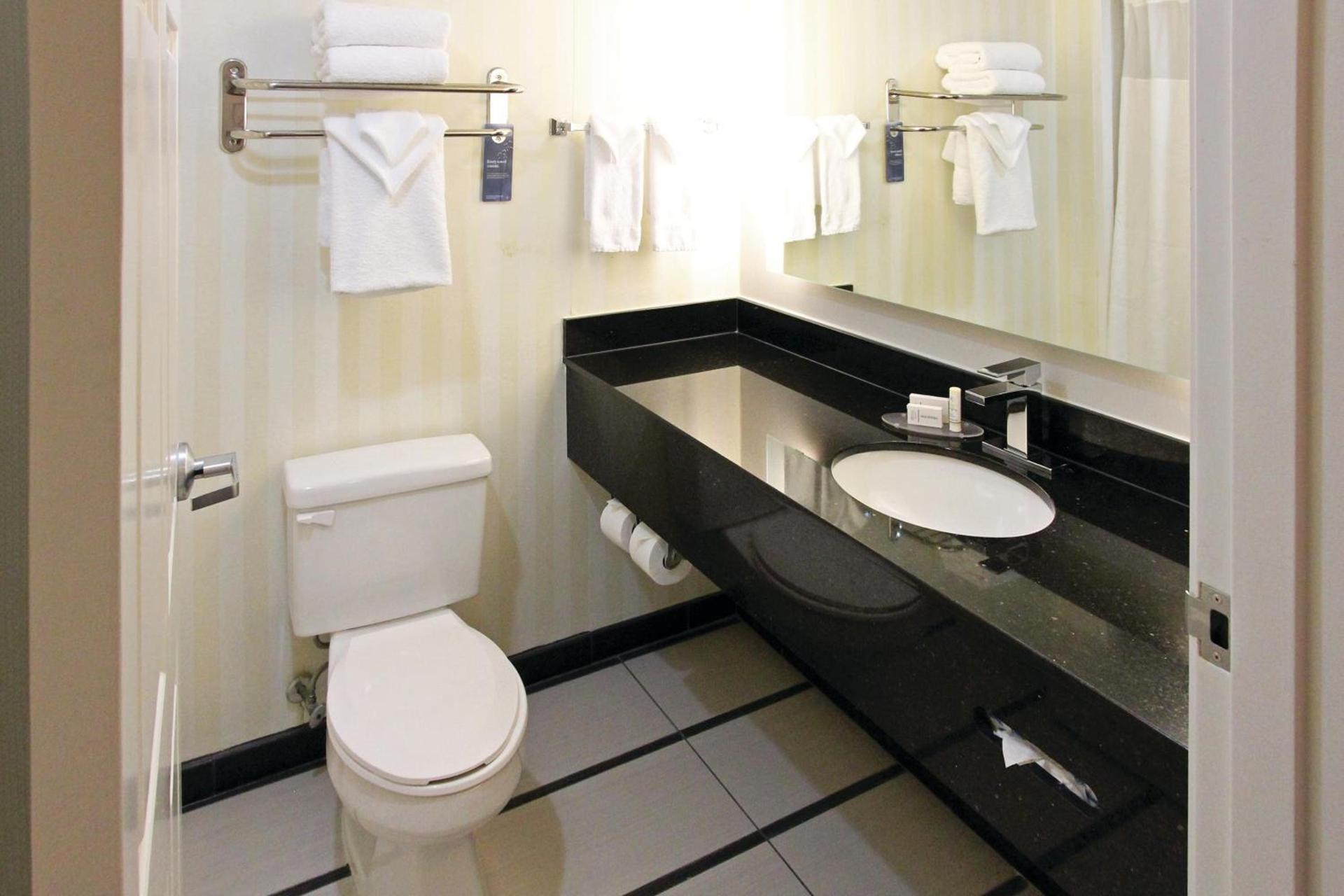 Fairfield Inn & Suites by Marriott Charleston Airport/Convention Center photo 8