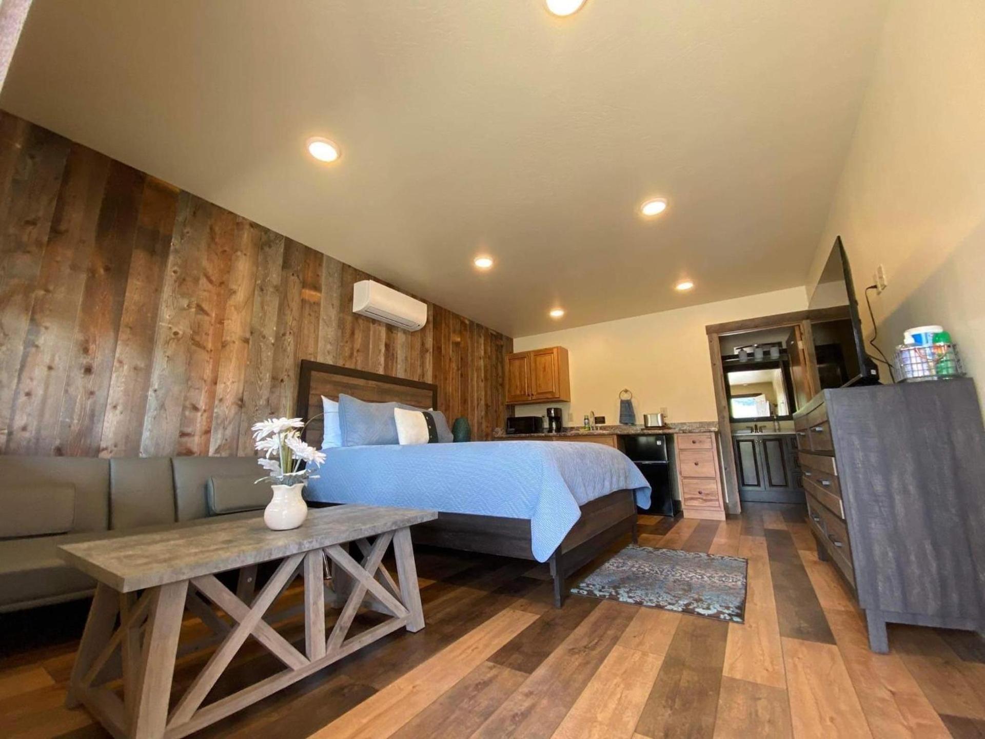 Rhodopa Lodge at Yellowstone photo 20