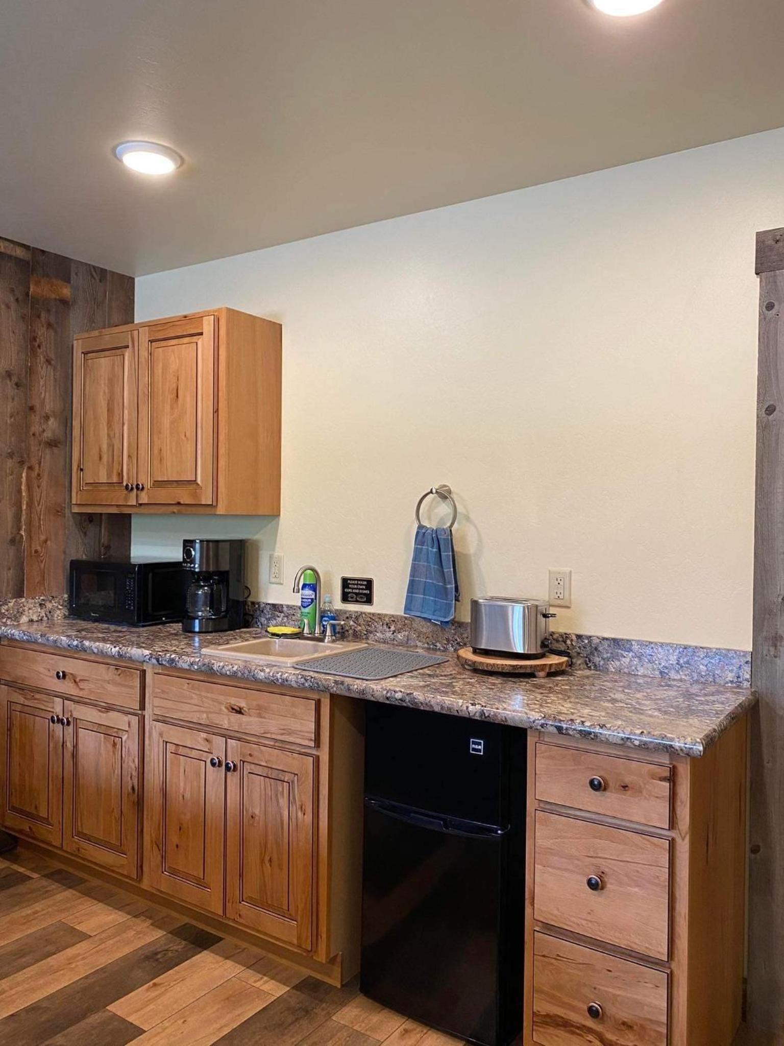 Rhodopa Lodge at Yellowstone photo 9
