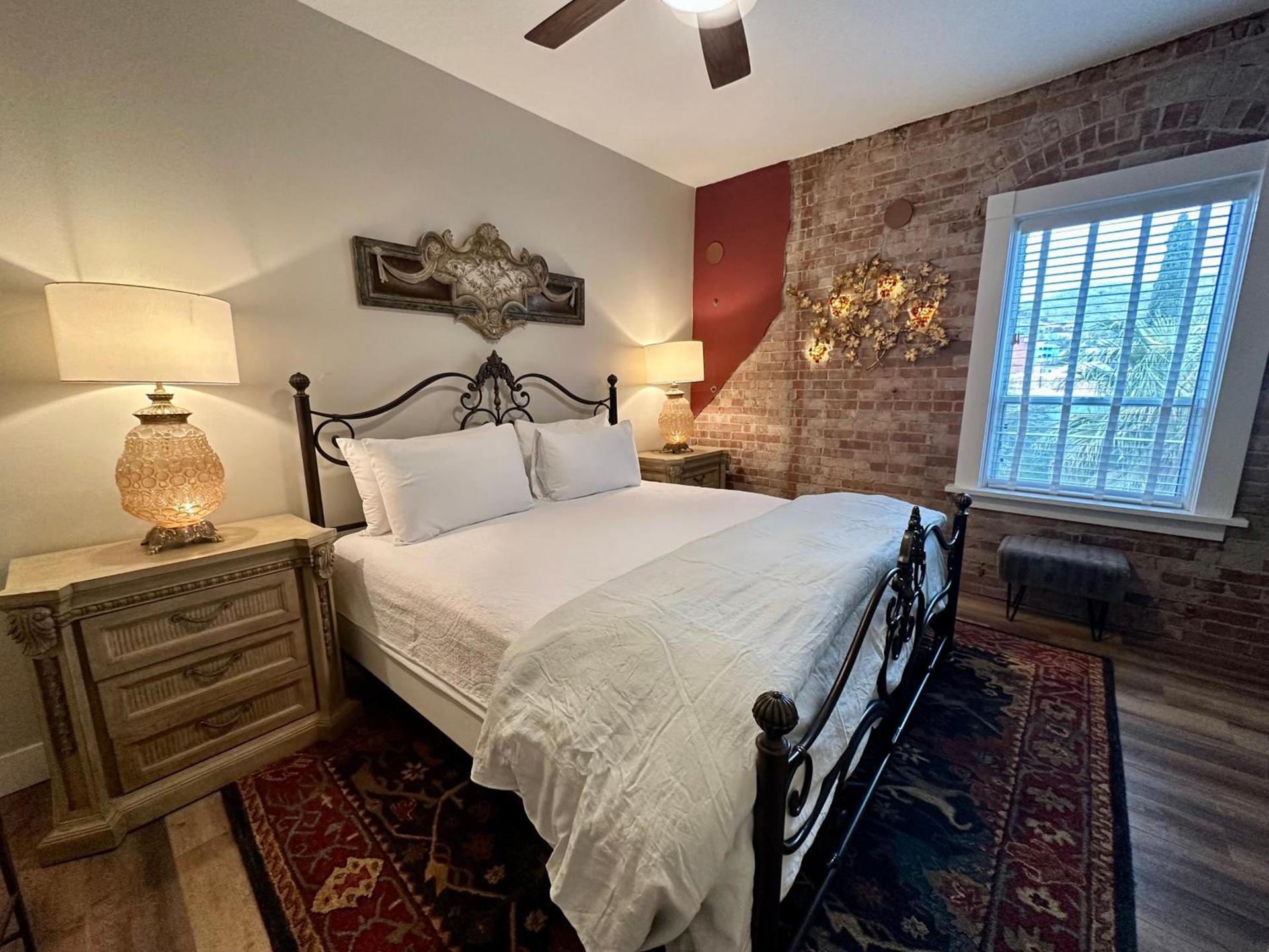 Bisbee Brownstone Suites photo 4
