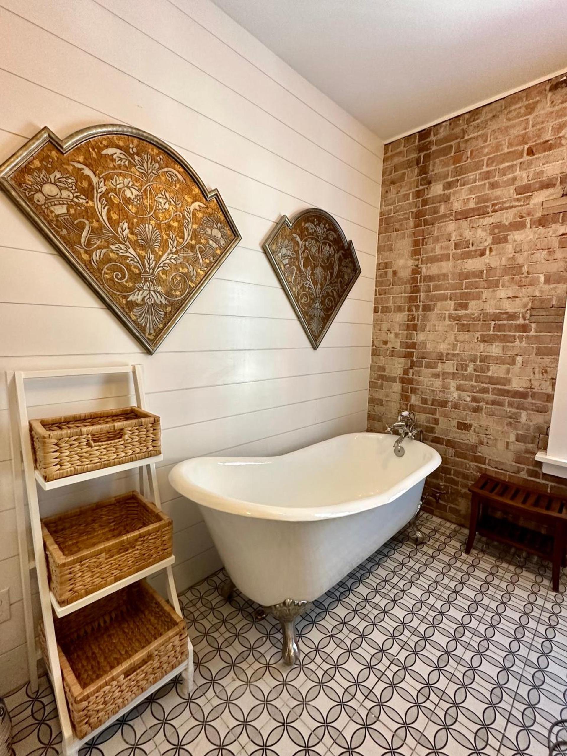Bisbee Brownstone Suites photo 54