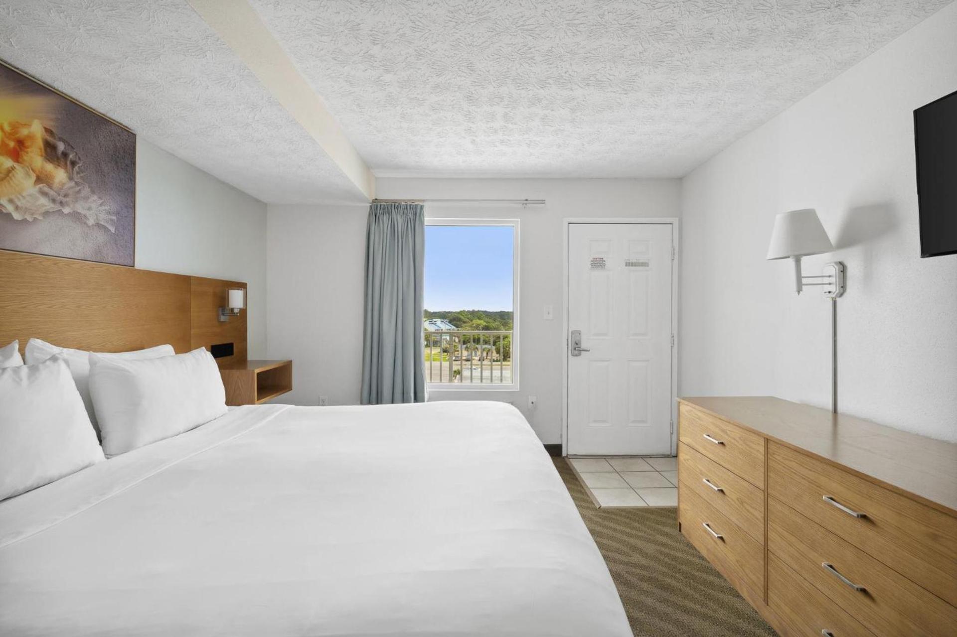 Beachcomber Beachfront Hotel, a By The Sea Resort photo 14