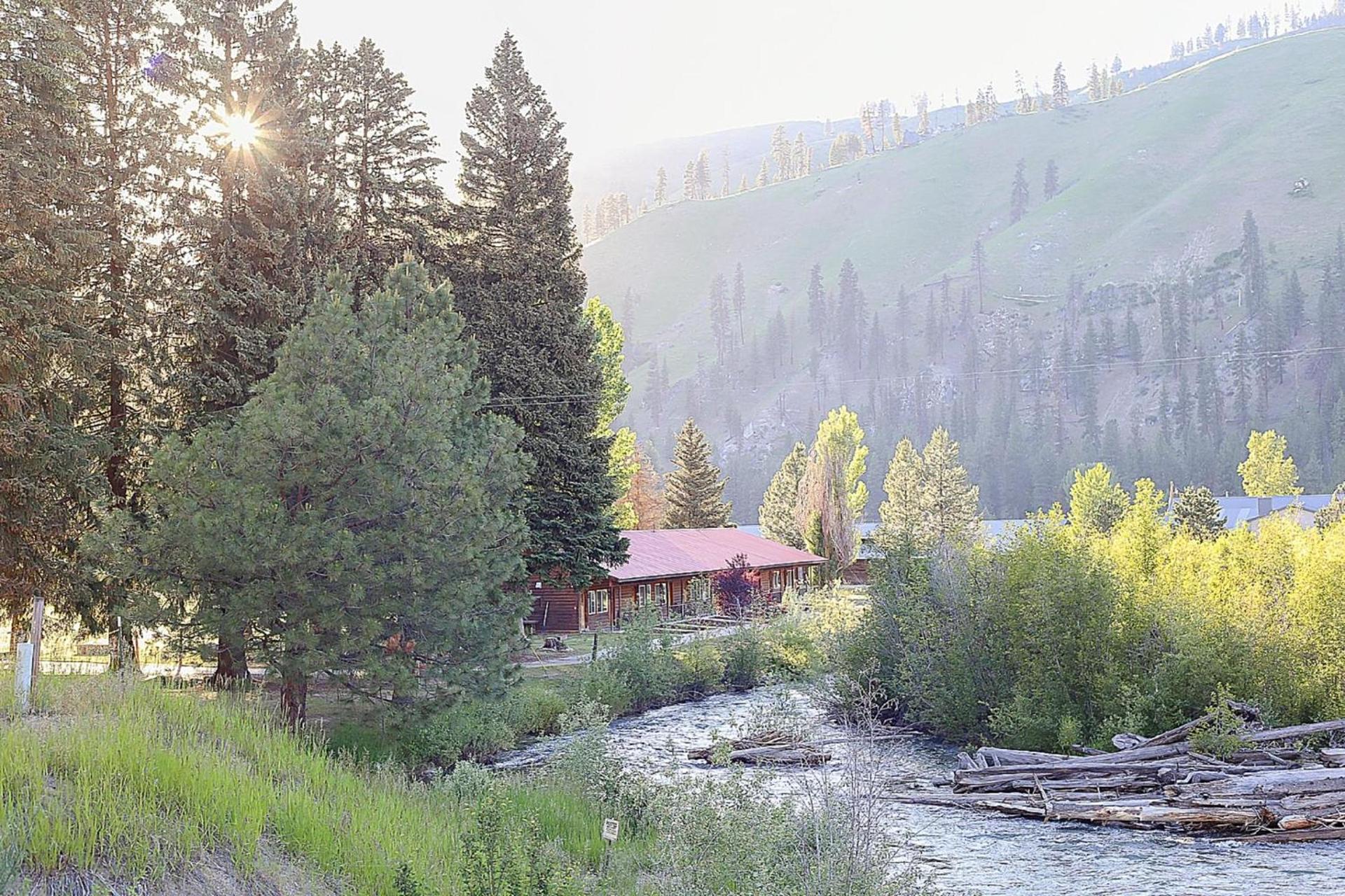 Southfork Lodge - Riverside Inn photo 21