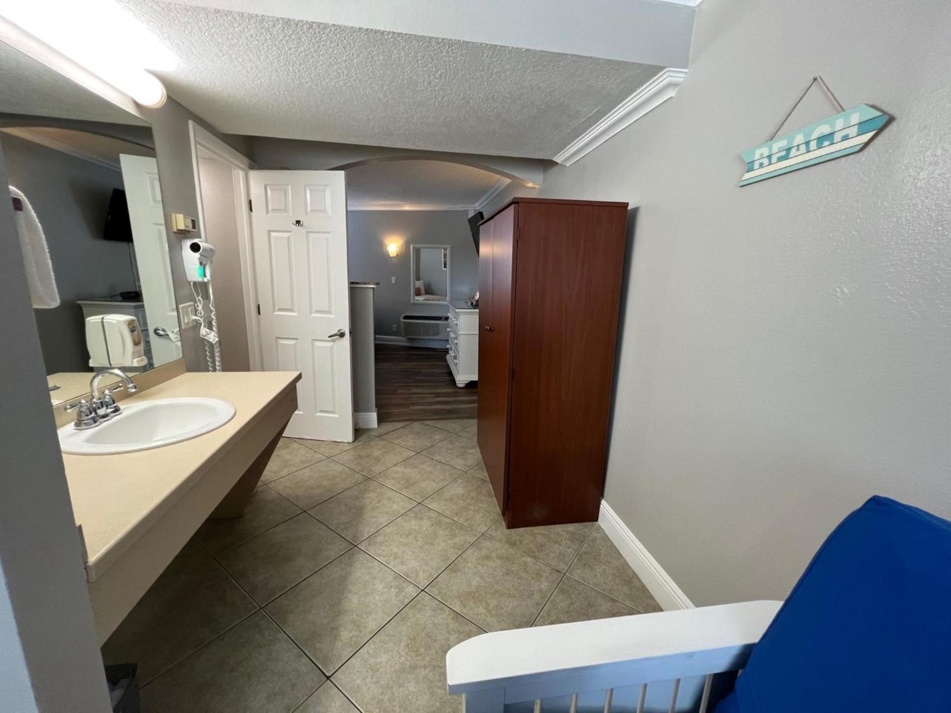 Pelican Pointe Clearwater Beach Hotel photo 33