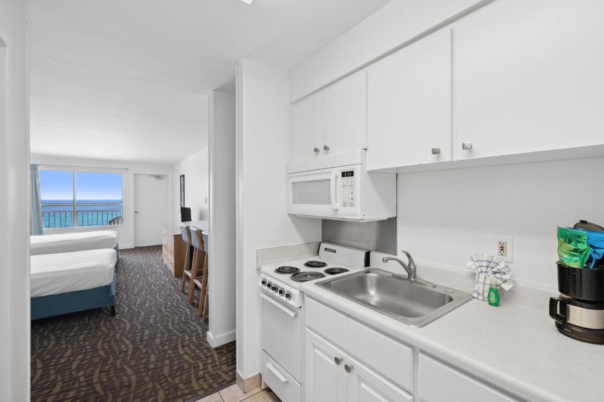 Palm & Tide Beachfront Hotel photo 14