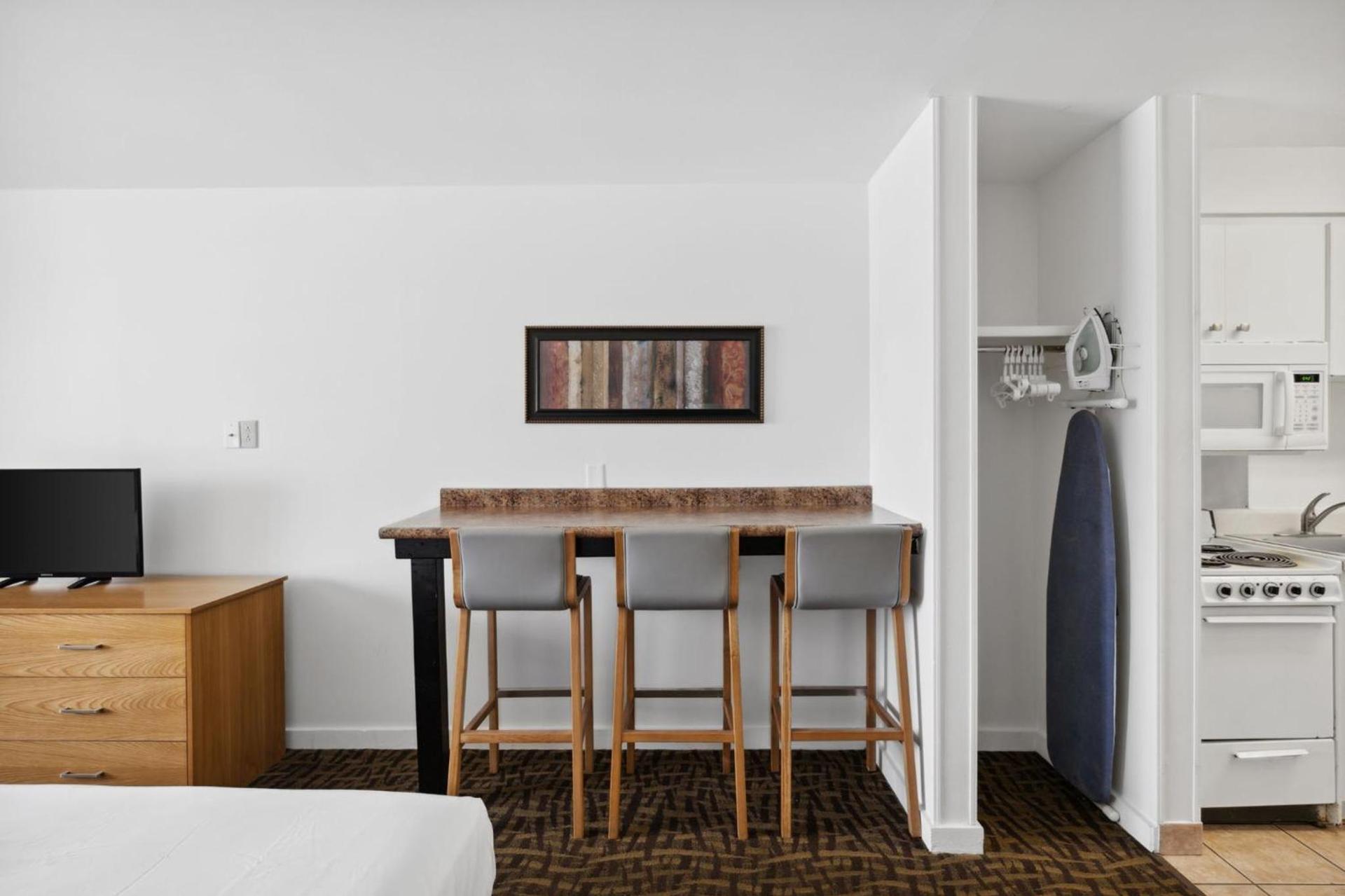 Palm & Tide Beachfront Hotel photo 18