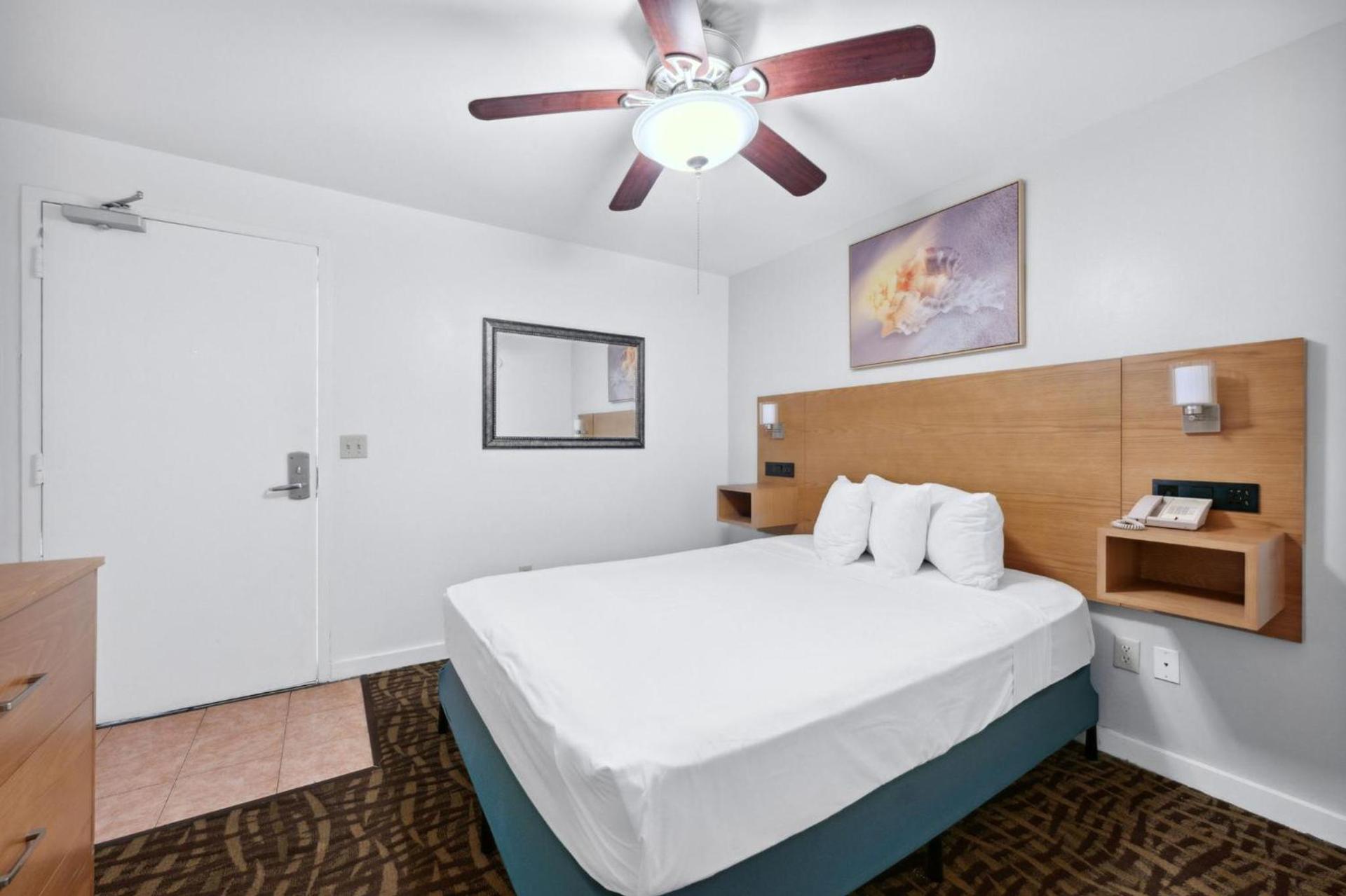 Palm & Tide Beachfront Hotel photo 38