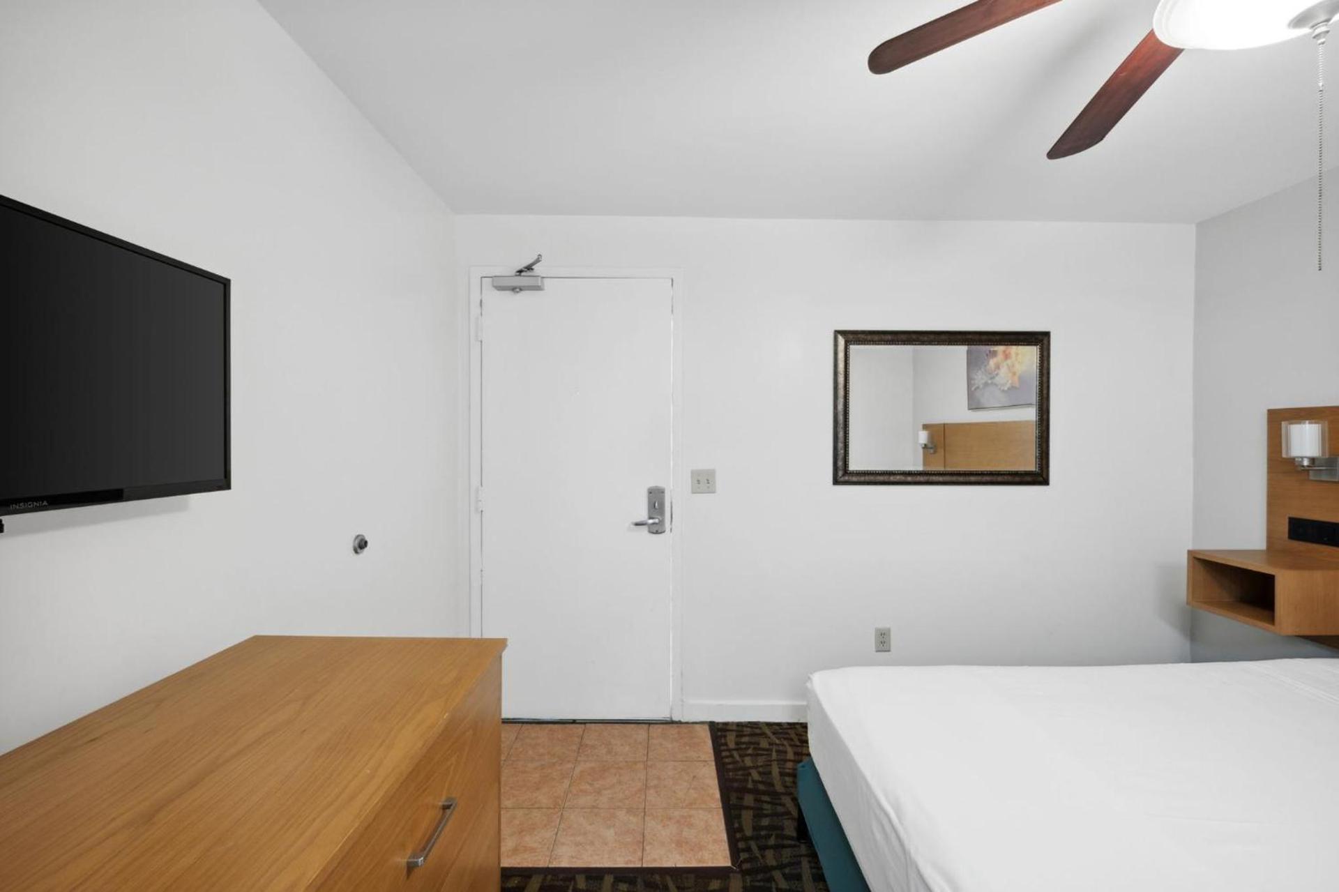 Palm & Tide Beachfront Hotel photo 43