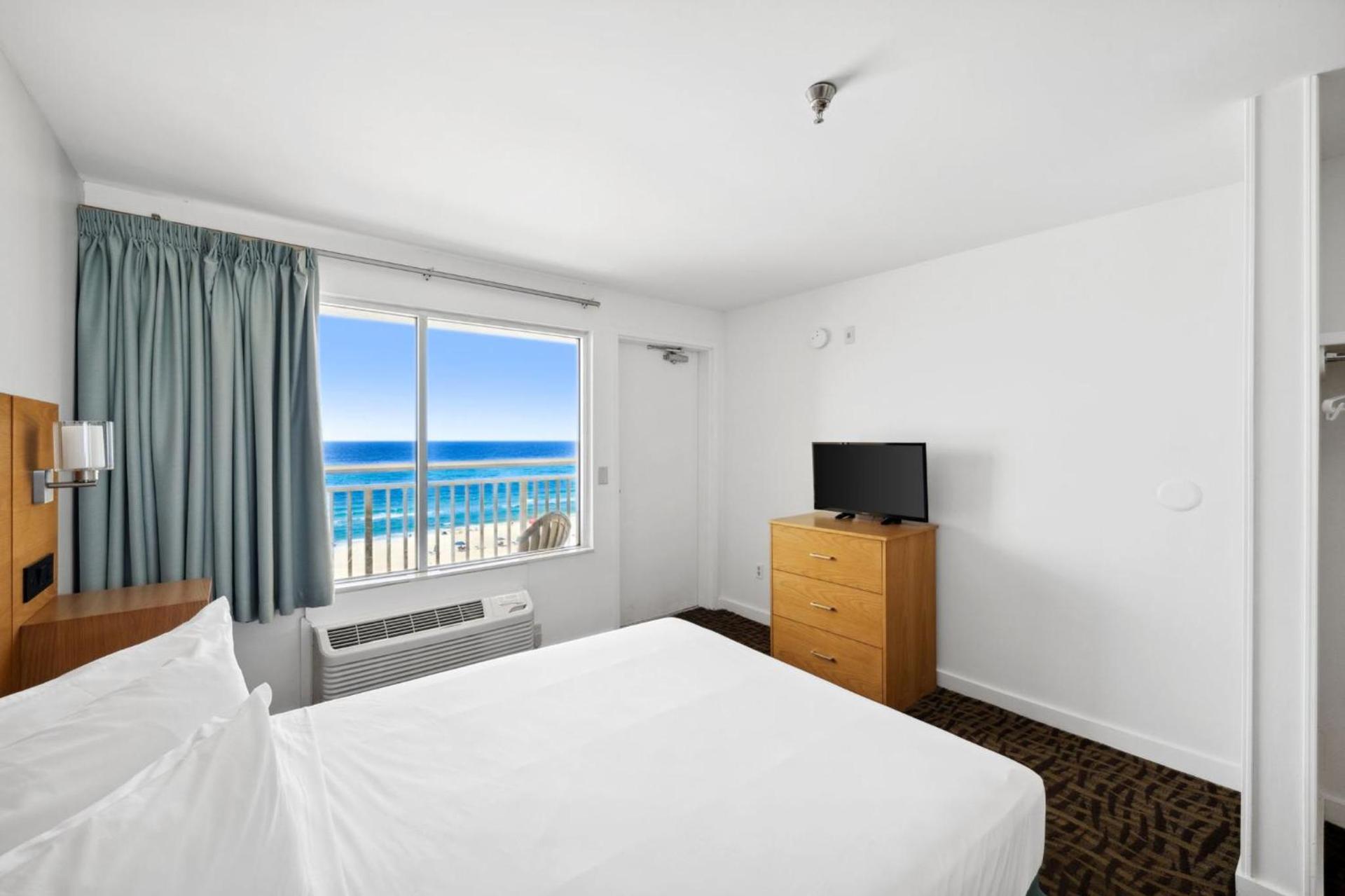 Palm & Tide Beachfront Hotel photo 41