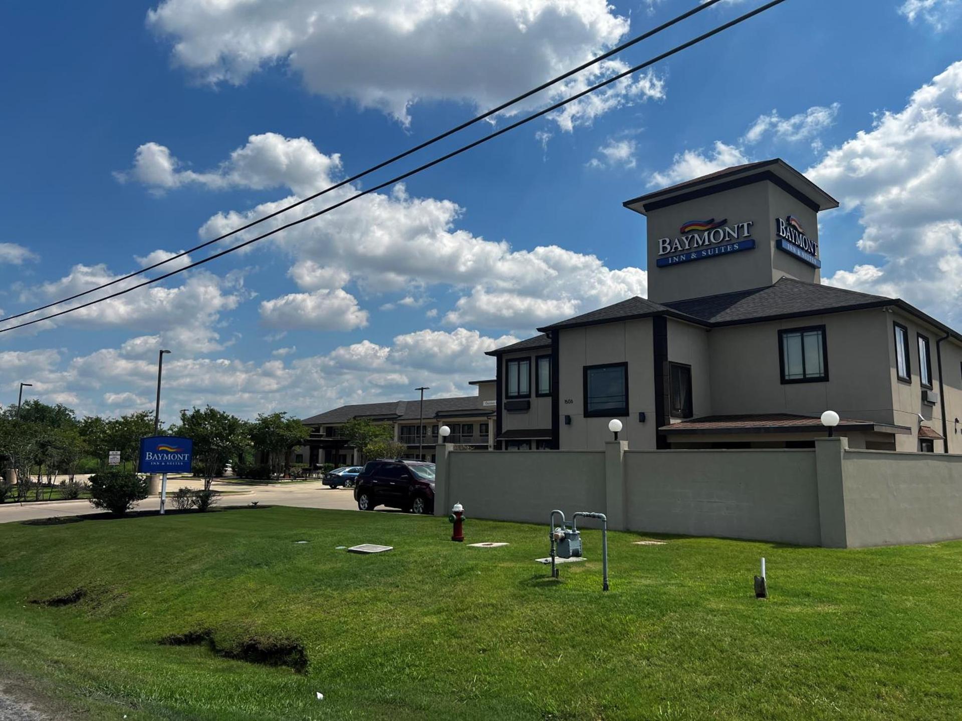 Baymont by Wyndham Bryan College Station photo 19