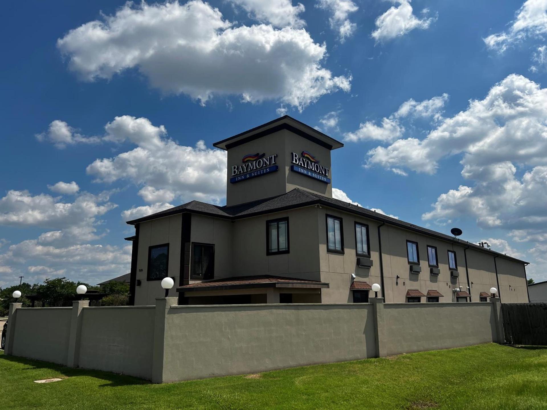 Baymont by Wyndham Bryan College Station photo 21