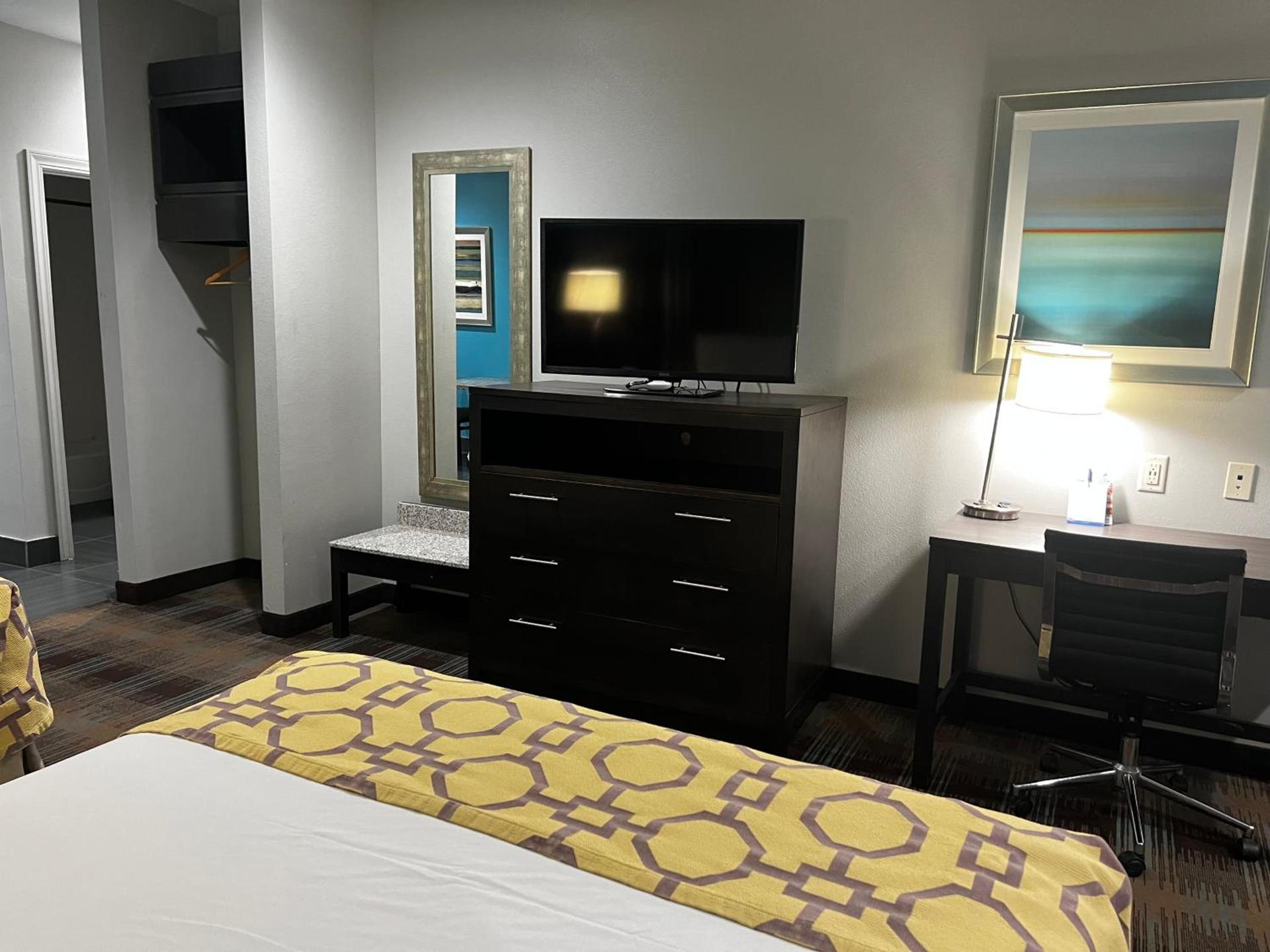 Baymont by Wyndham Bryan College Station photo 31