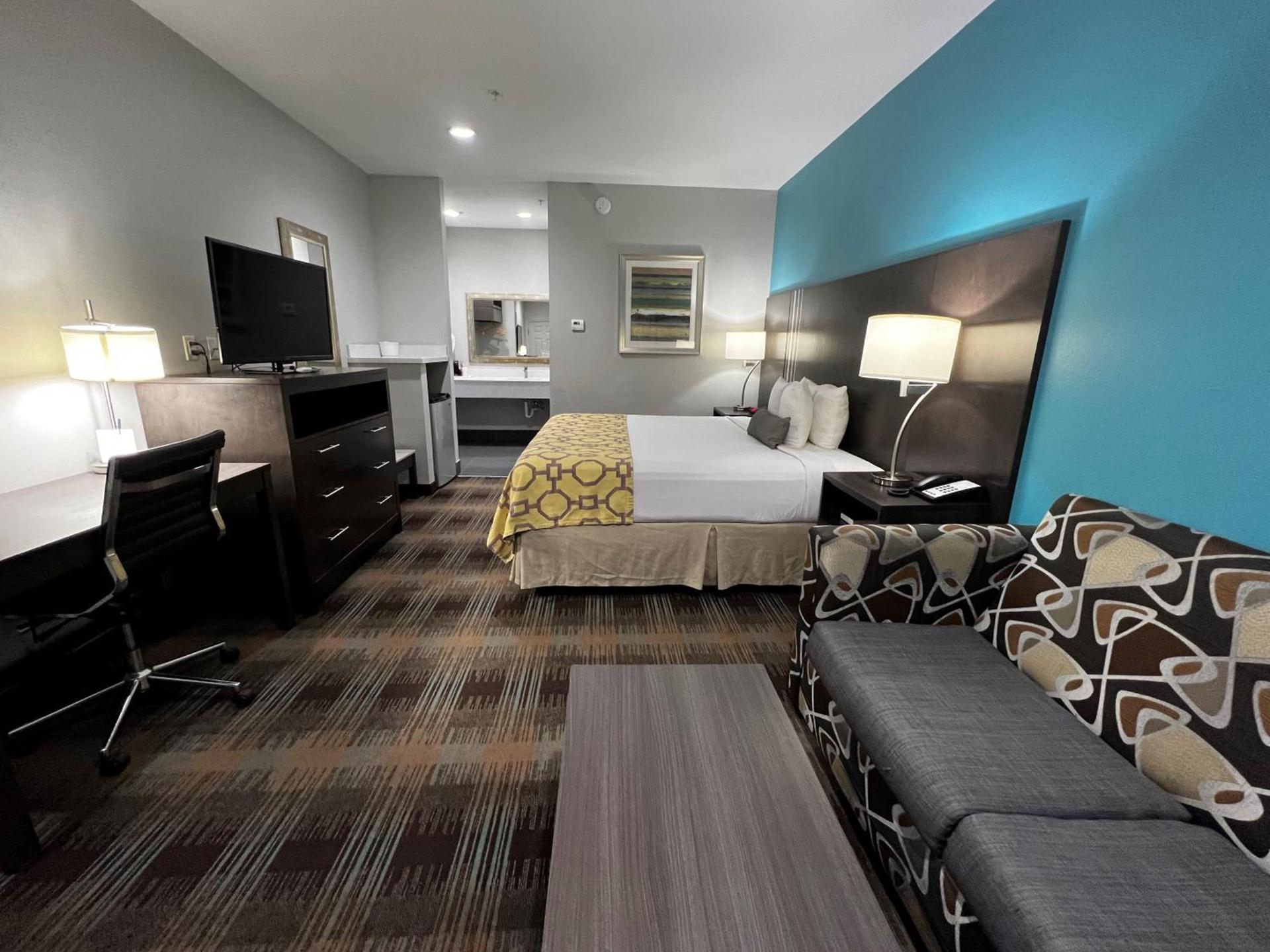 Baymont by Wyndham Bryan College Station photo 32