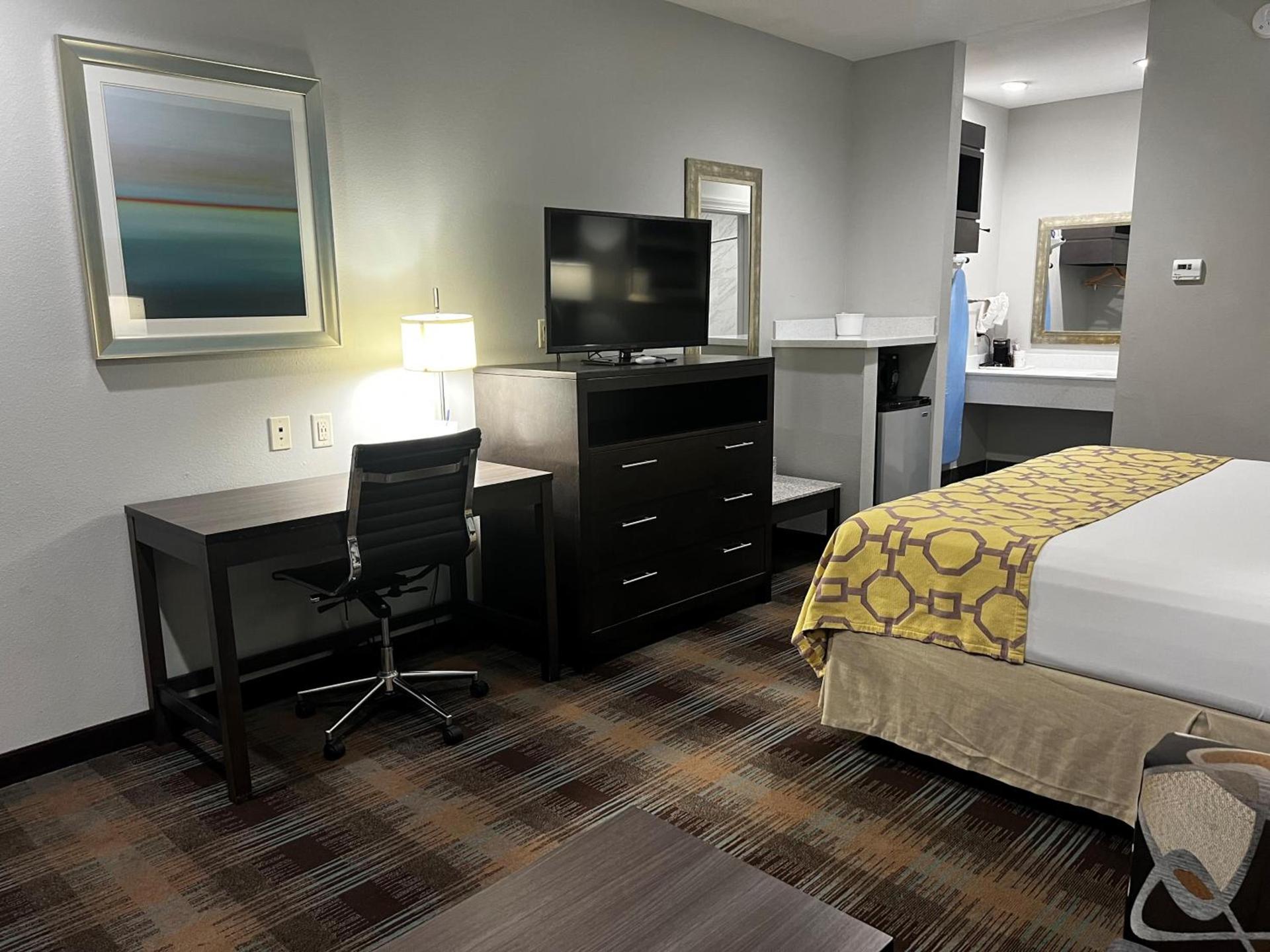 Baymont by Wyndham Bryan College Station photo 34