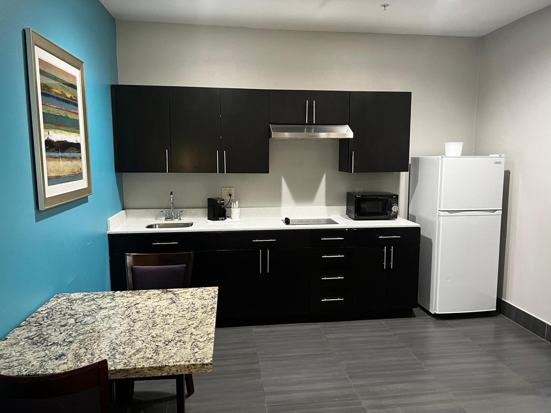 Baymont by Wyndham Bryan College Station photo 33