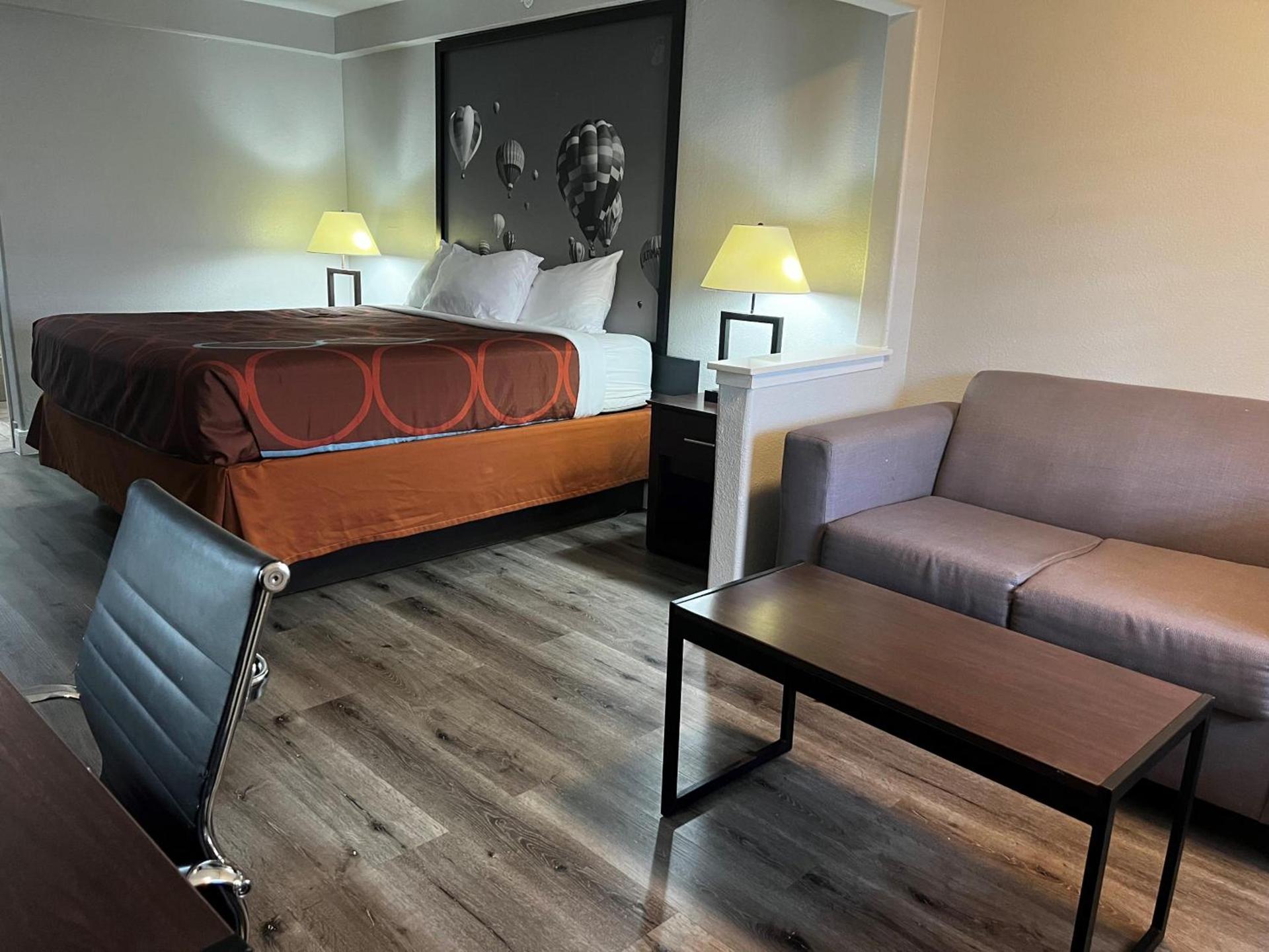 Super 8 by Wyndham Mont Belvieu - Baytown East photo 20