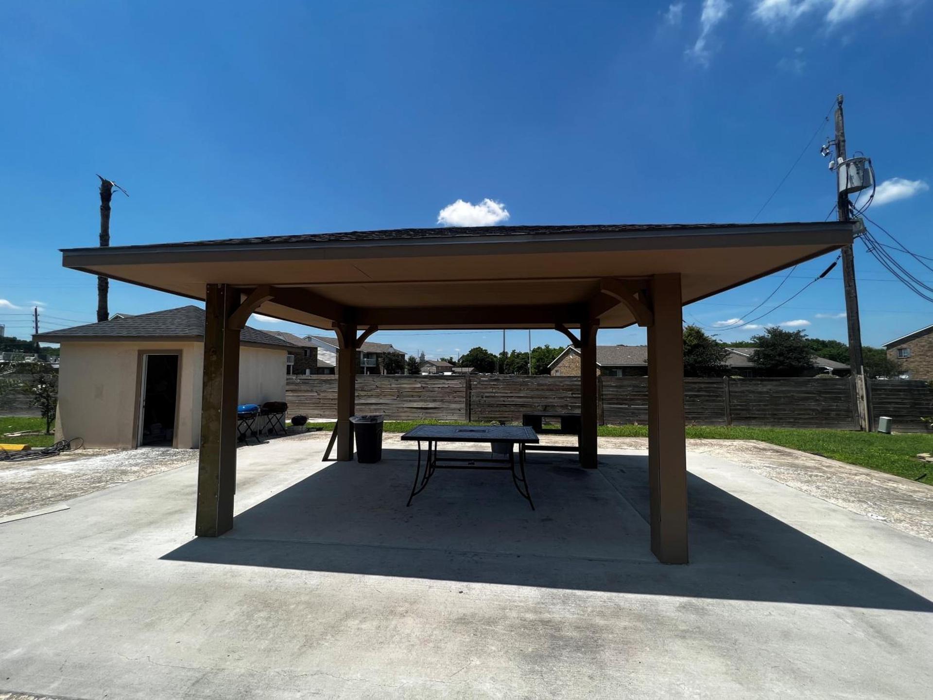 Super 8 by Wyndham Mont Belvieu - Baytown East photo 25