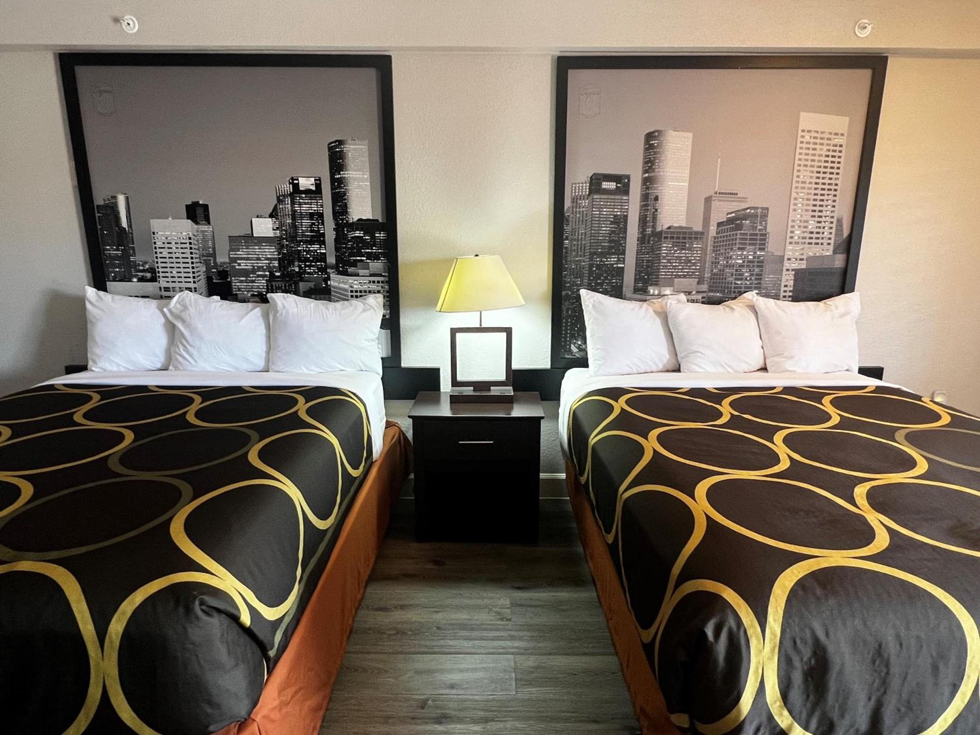 Super 8 by Wyndham Mont Belvieu - Baytown East photo 33