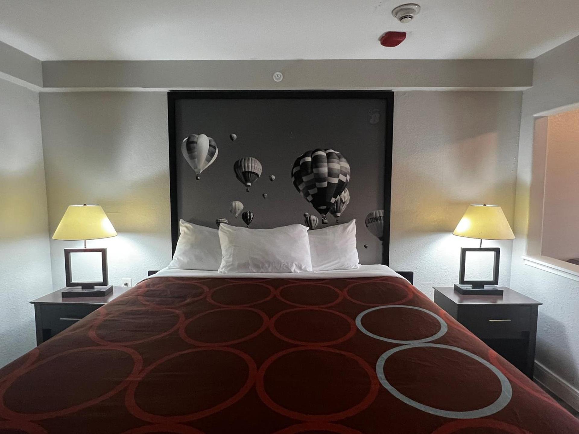 Super 8 by Wyndham Mont Belvieu - Baytown East photo 38