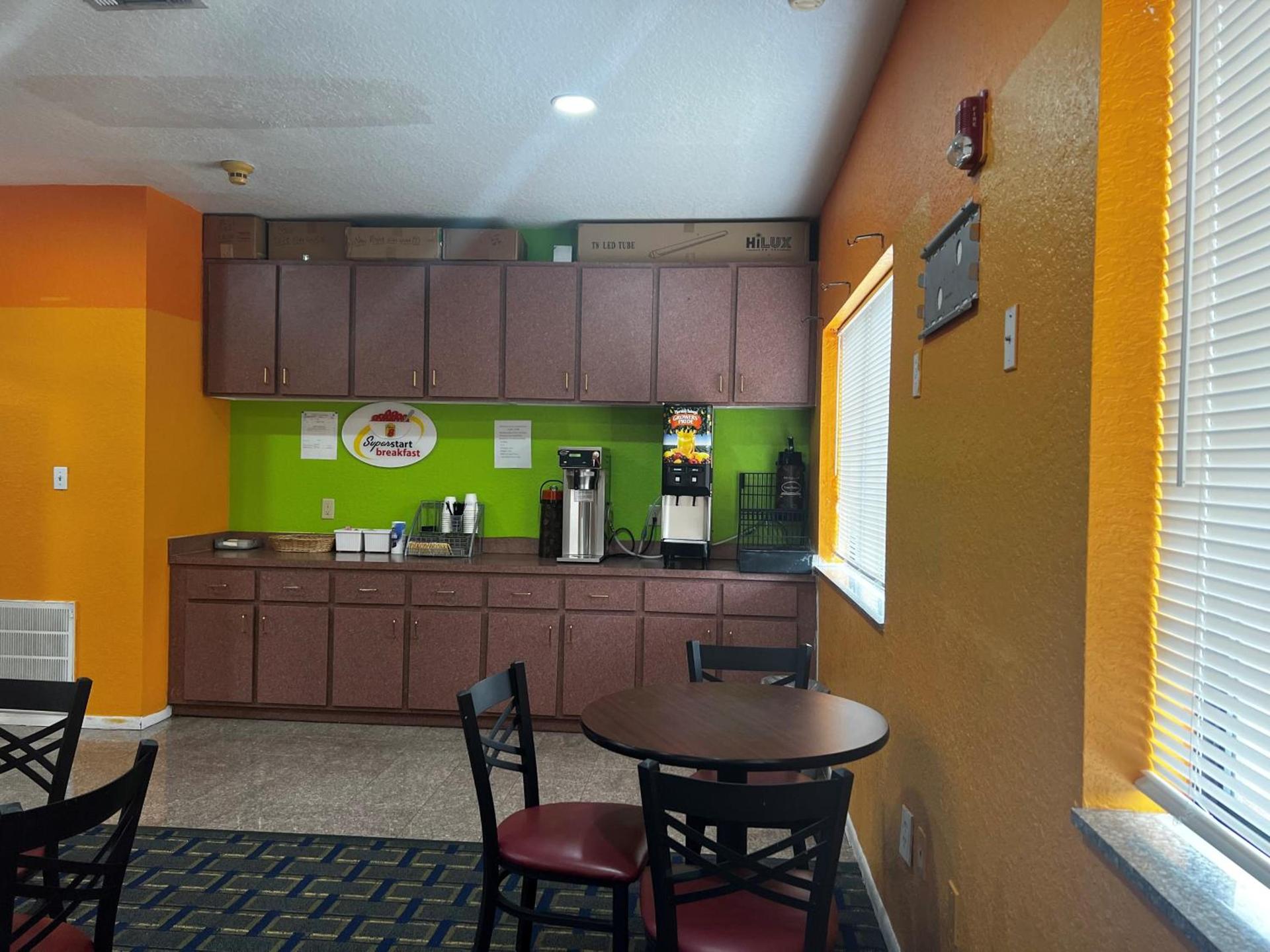 Super 8 by Wyndham Houston/Brookhollow NW photo 24