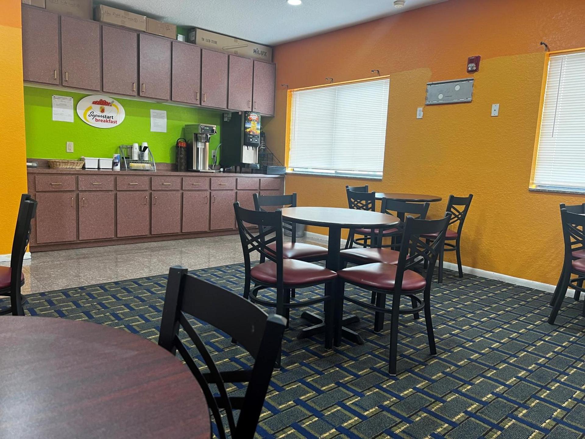 Super 8 by Wyndham Houston/Brookhollow NW photo 25