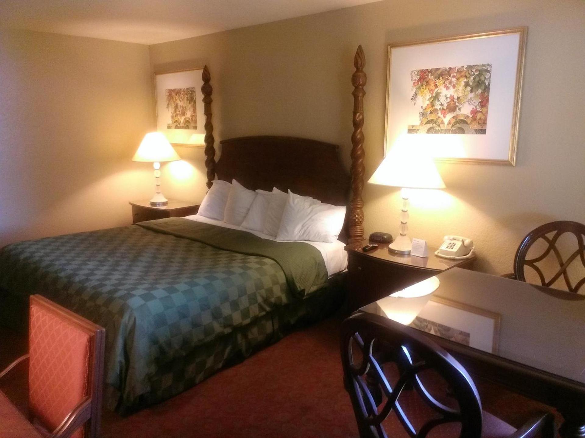 Days Inn by Wyndham Kingman East photo 16
