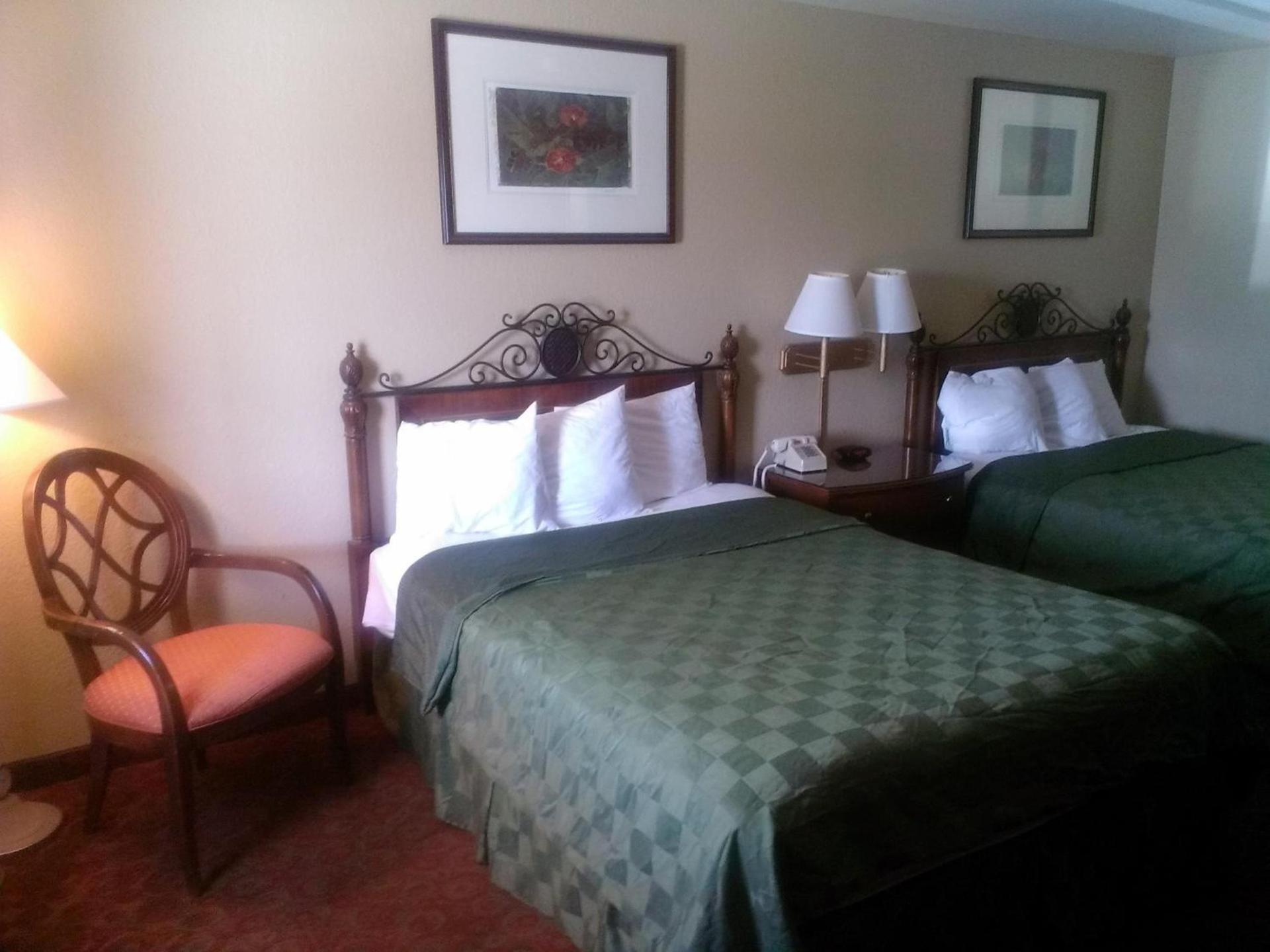 Days Inn by Wyndham Kingman East photo 17