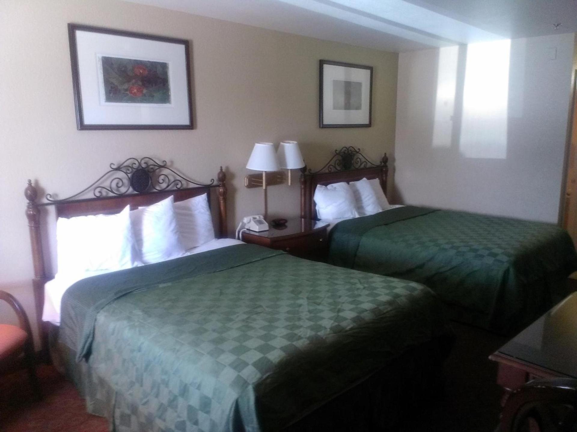 Days Inn by Wyndham Kingman East photo 20