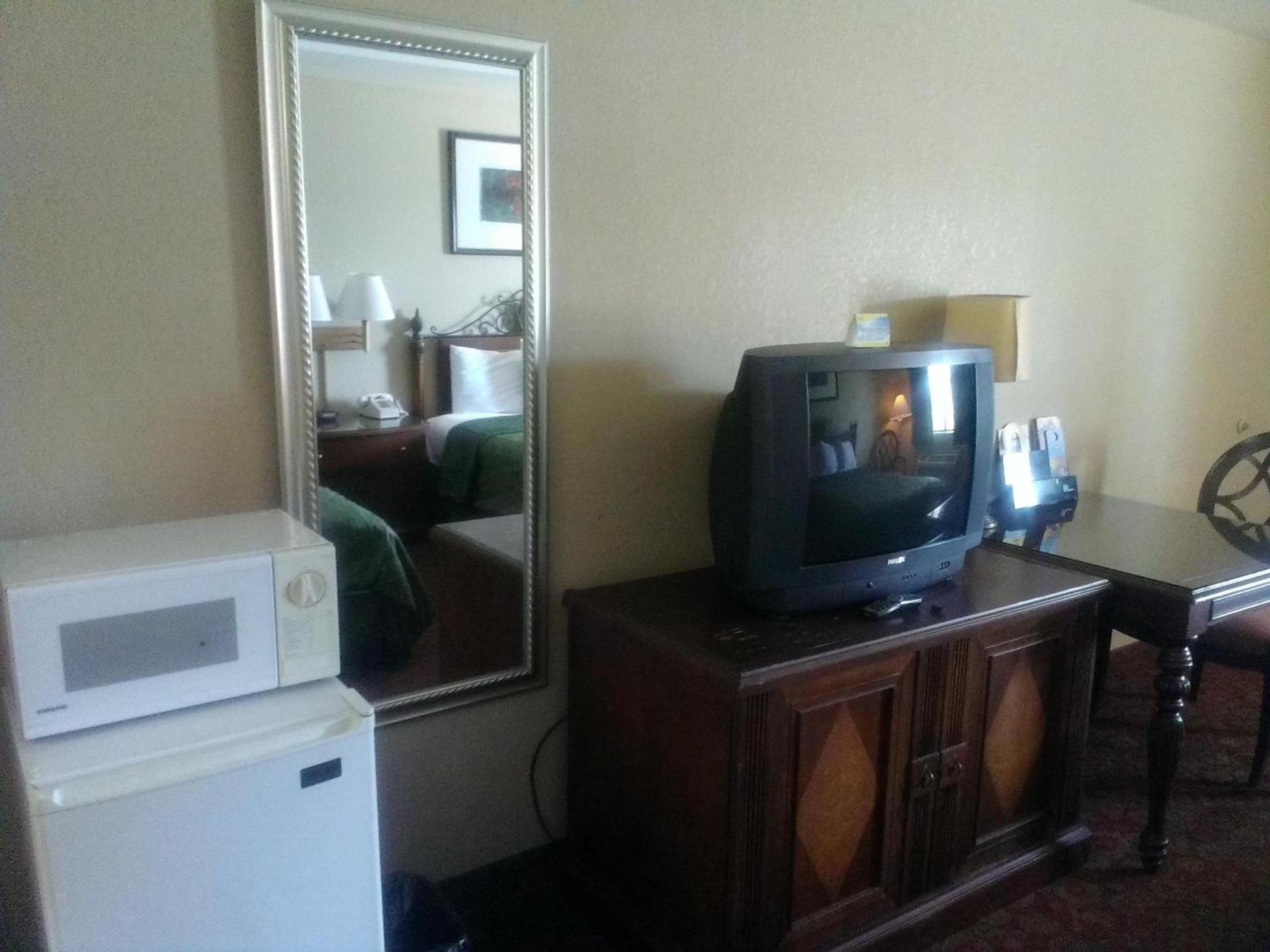 Days Inn by Wyndham Kingman East photo 23