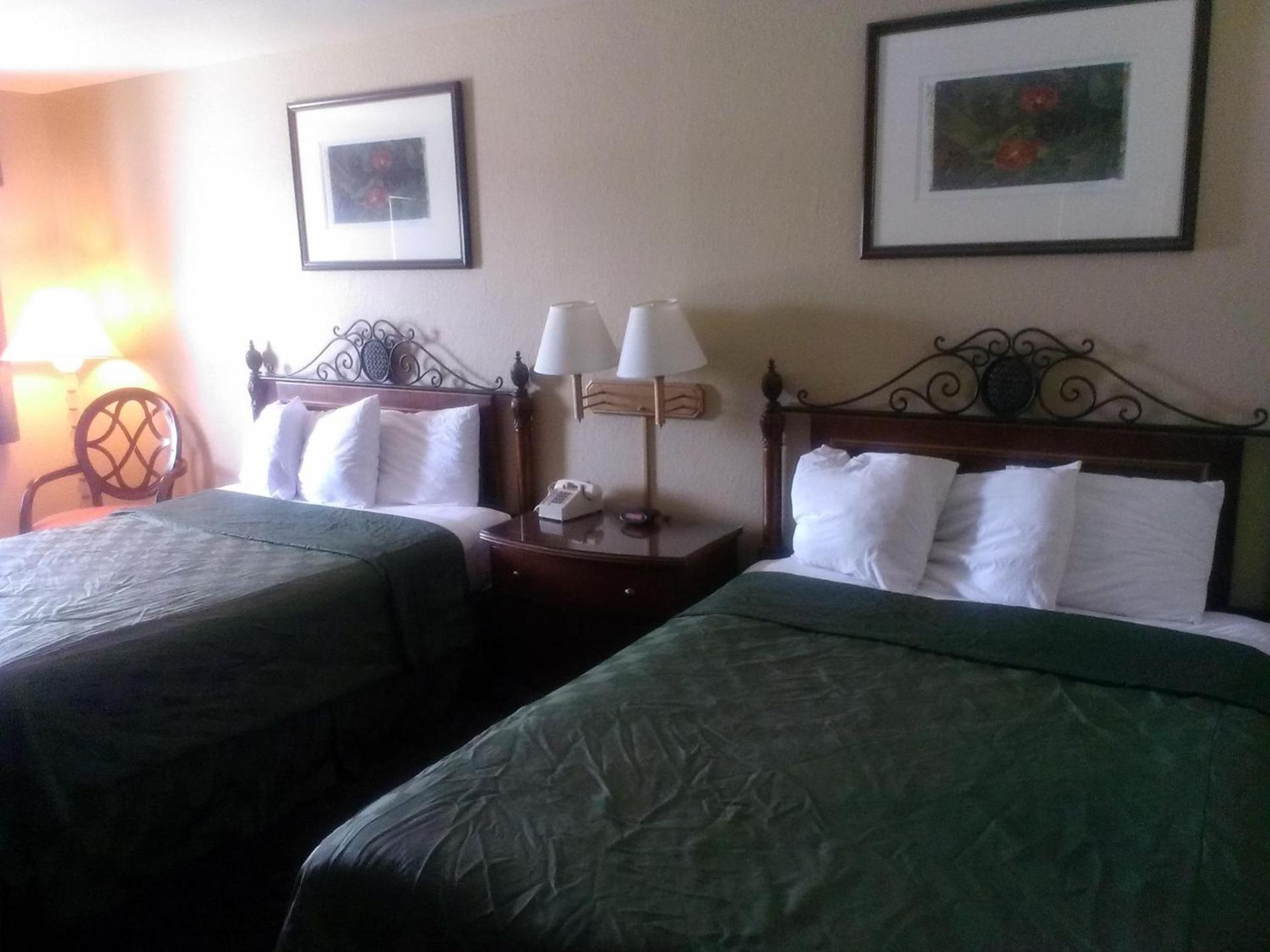 Days Inn by Wyndham Kingman East photo 24