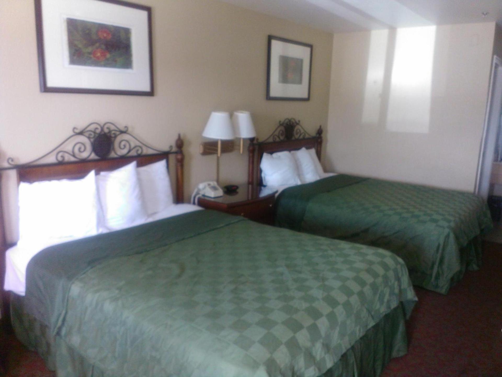 Days Inn by Wyndham Kingman East photo 29