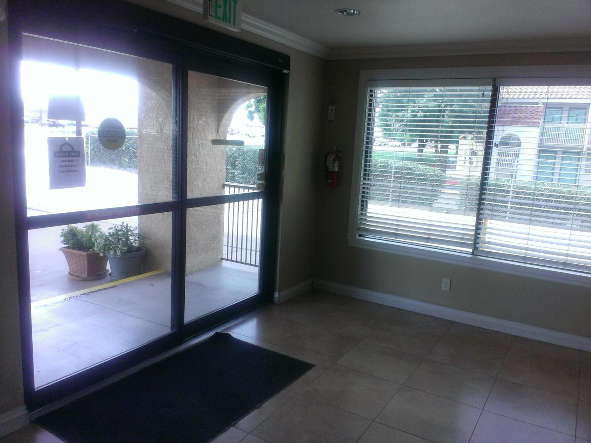 Days Inn by Wyndham Kingman East photo 31