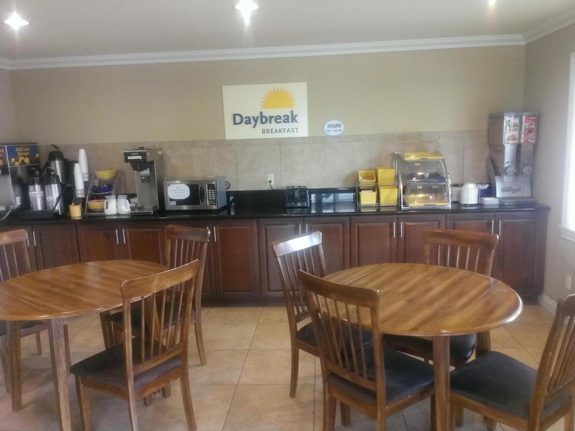 Days Inn by Wyndham Kingman East photo 25